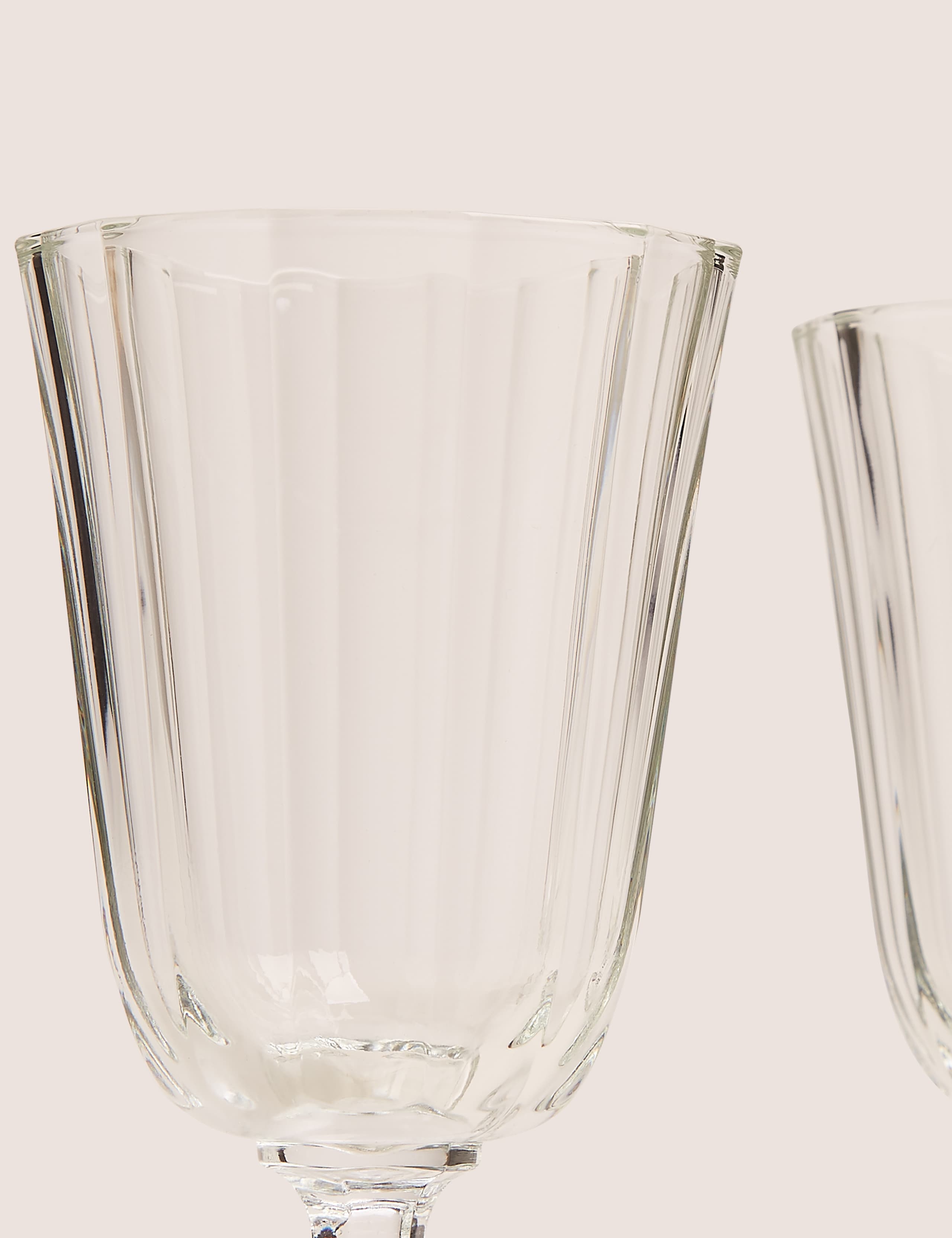 Set of 4 Faceted Short Stem Wine Glasses 3 of 3