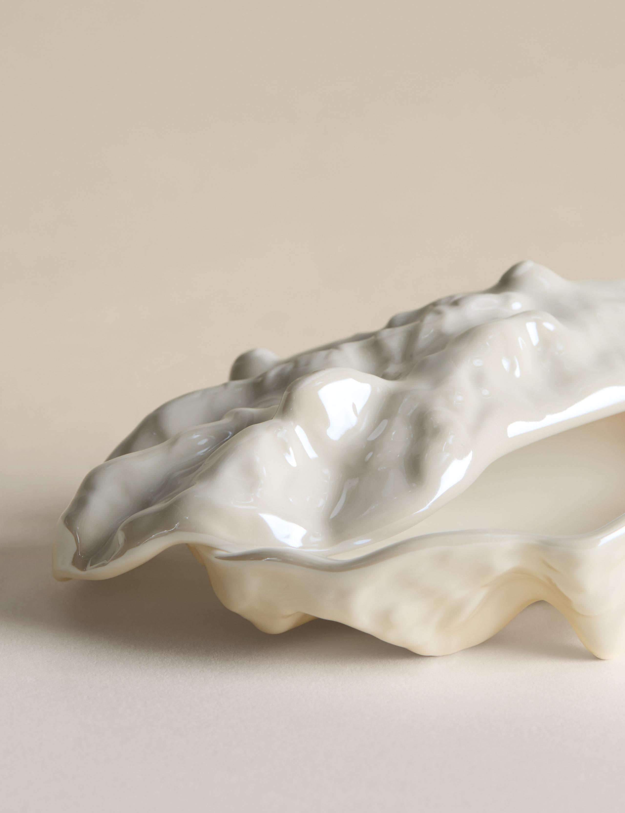 Set of 2 Fine China Oyster Shell Pinch Pots 3 of 5