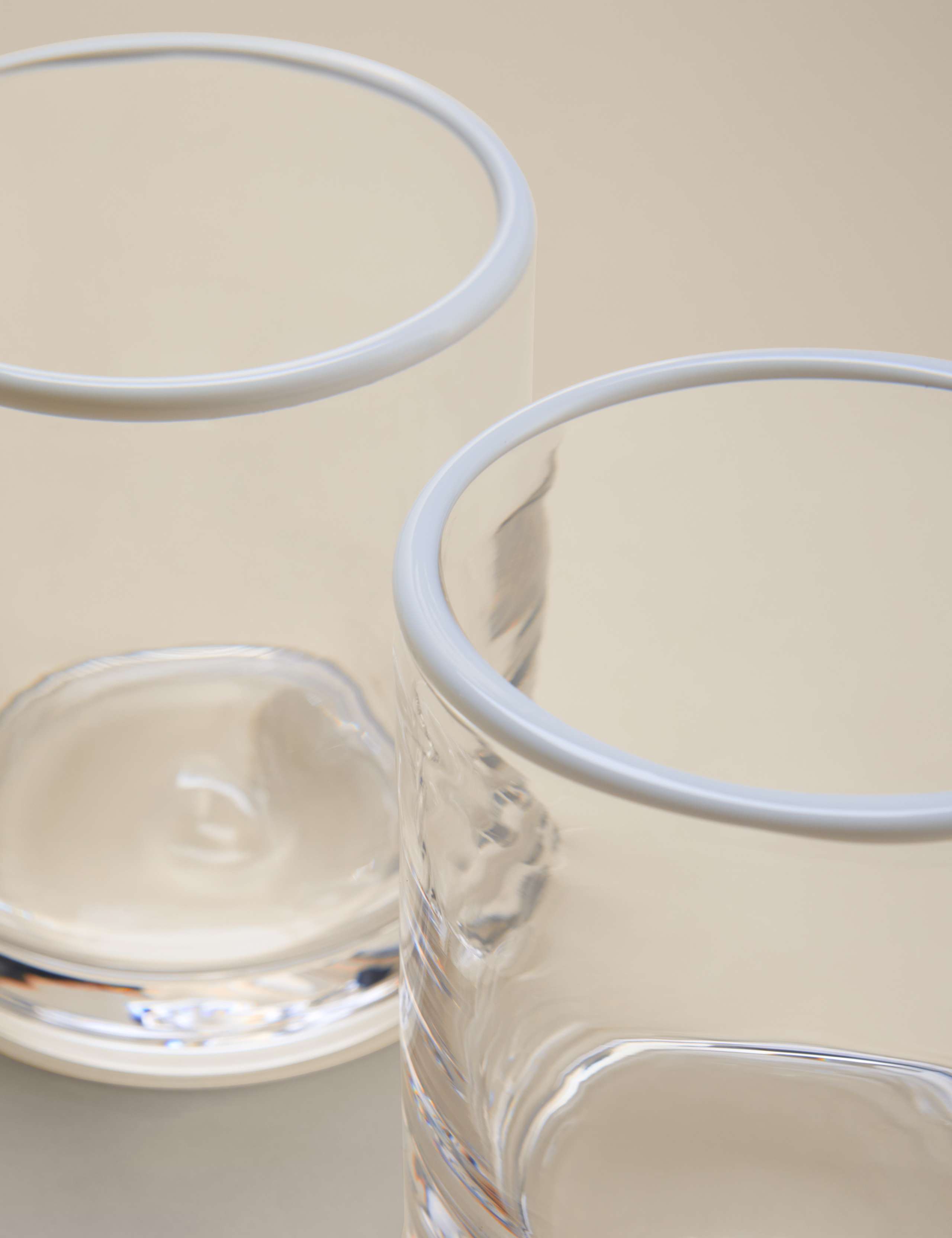 Set of 2 Contrast Rim Tumblers 4 of 5