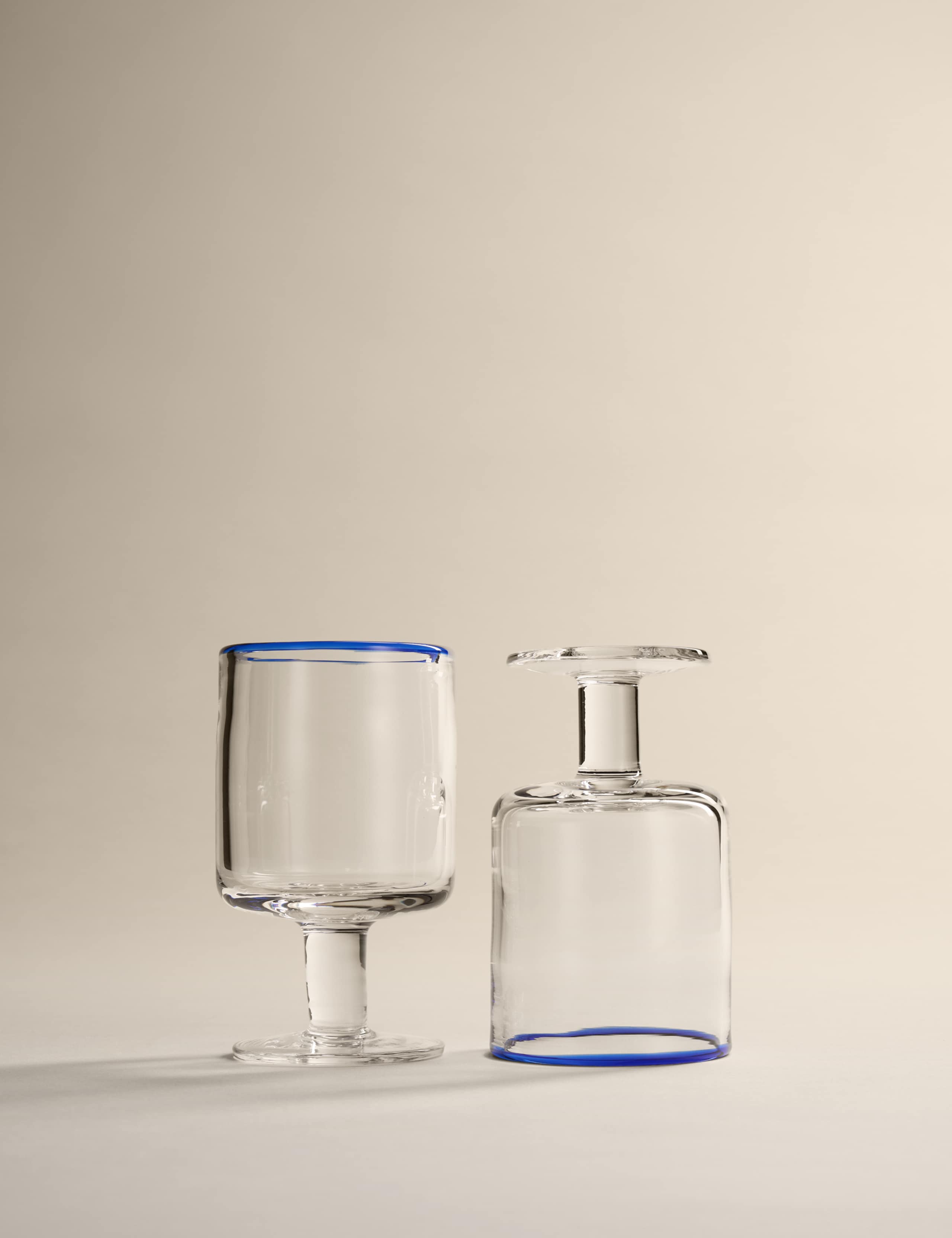 Set of 2 Contrast Rim Wine Glasses 2 of 6