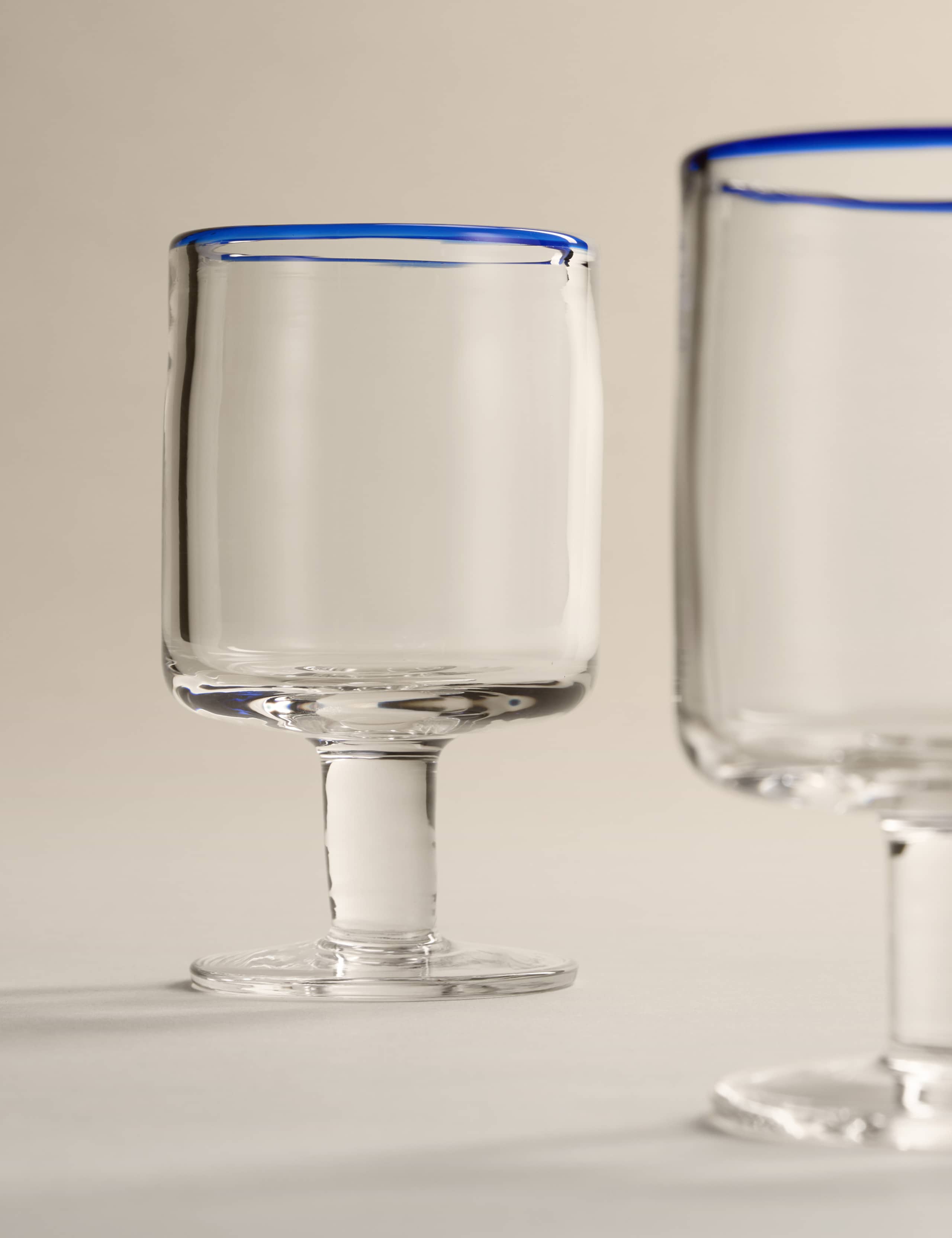 Set of 2 Contrast Rim Wine Glasses 3 of 6