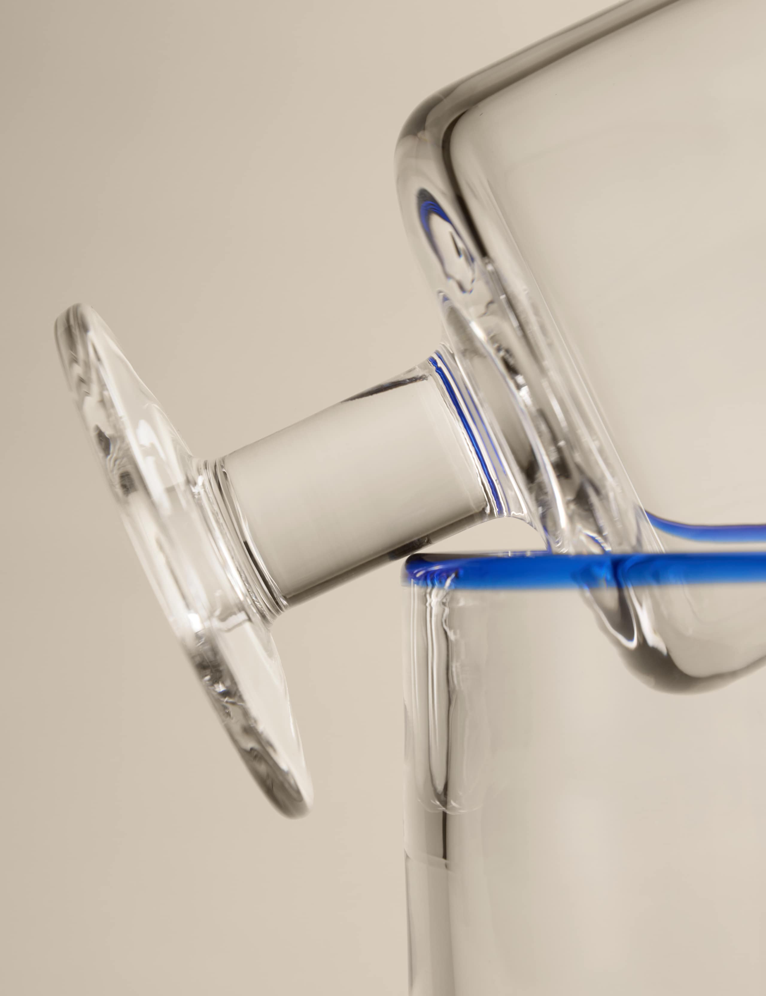 Set of 2 Contrast Rim Wine Glasses 5 of 6