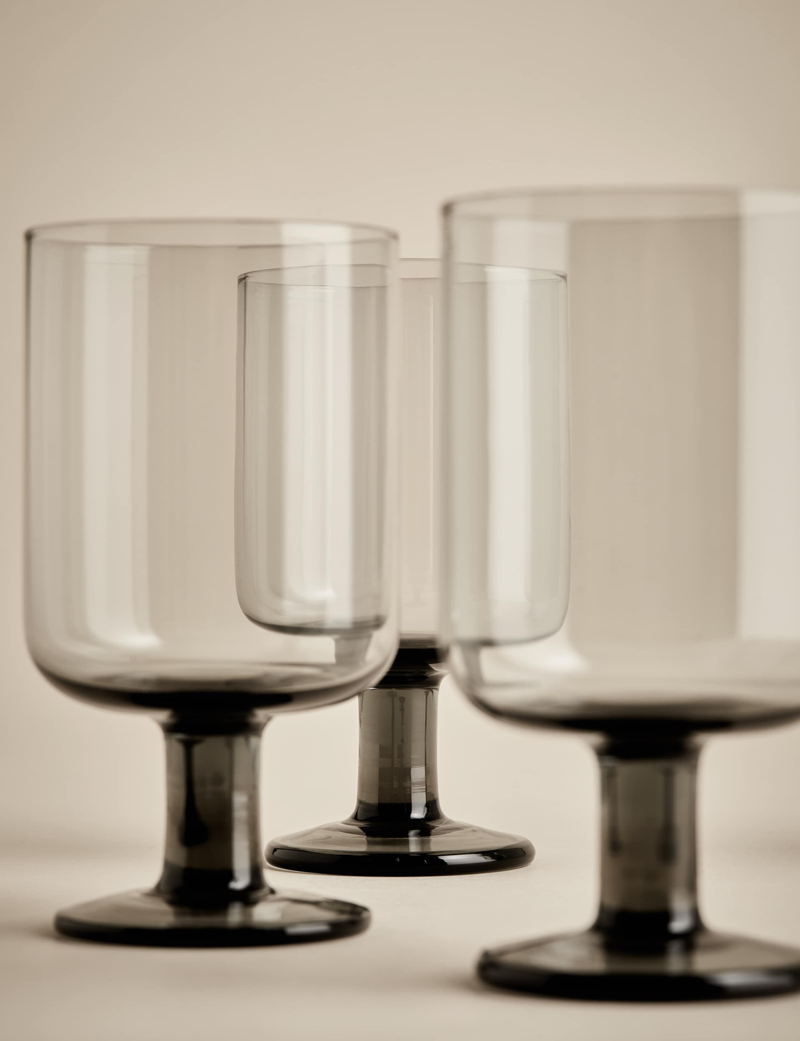 Set of 4 Everyday Wine Glasses 3 of 5