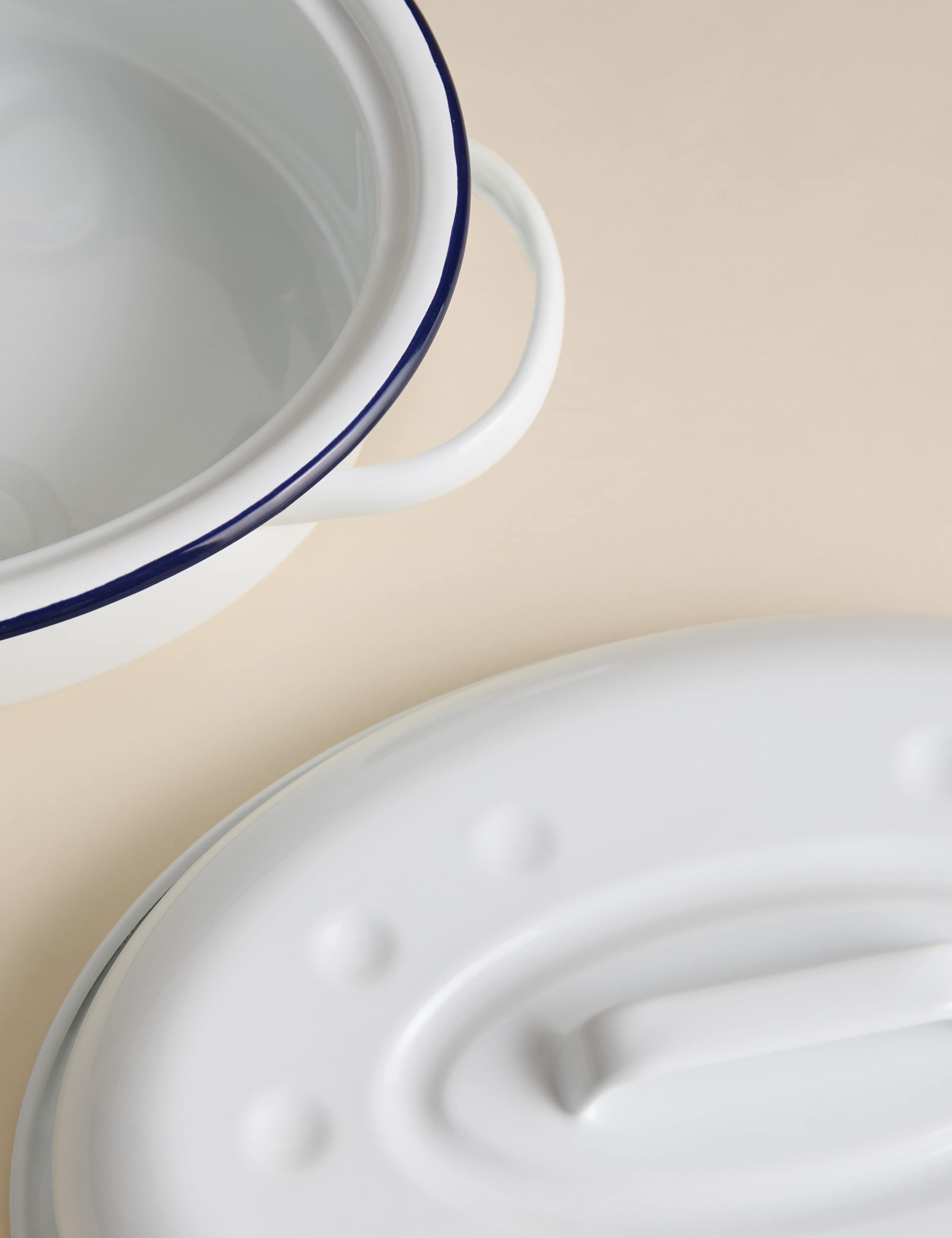 Oval Enamel Roaster with Lid 3 of 3