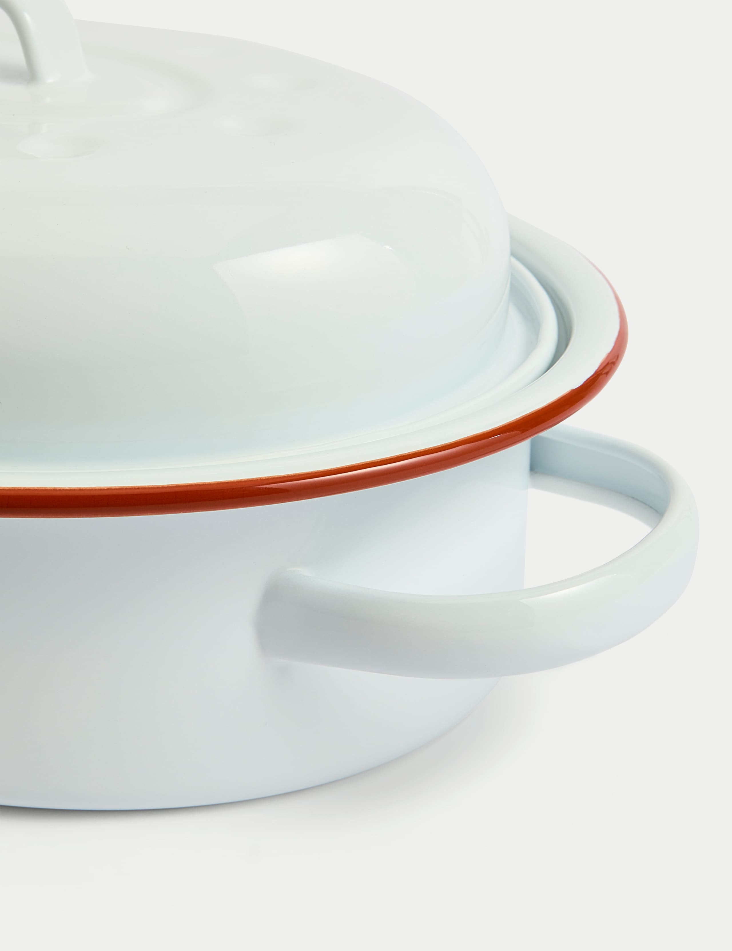 Oval Enamel Roaster with Lid 4 of 5