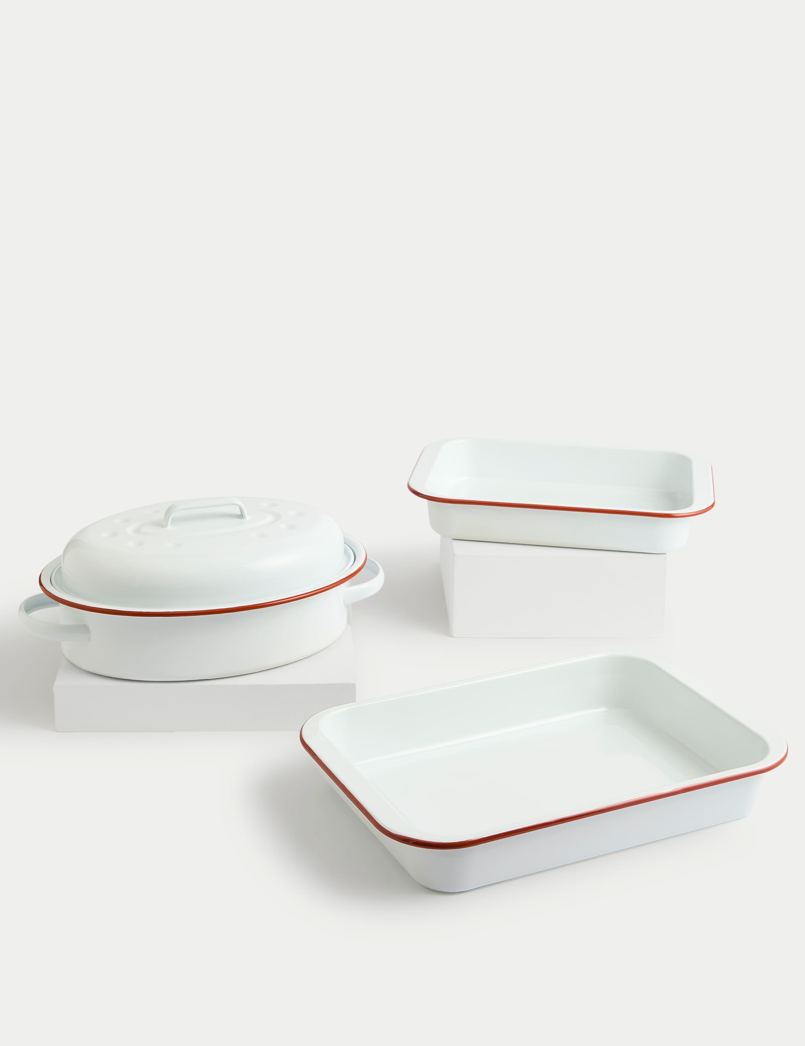 Oval Enamel Roaster with Lid 5 of 5