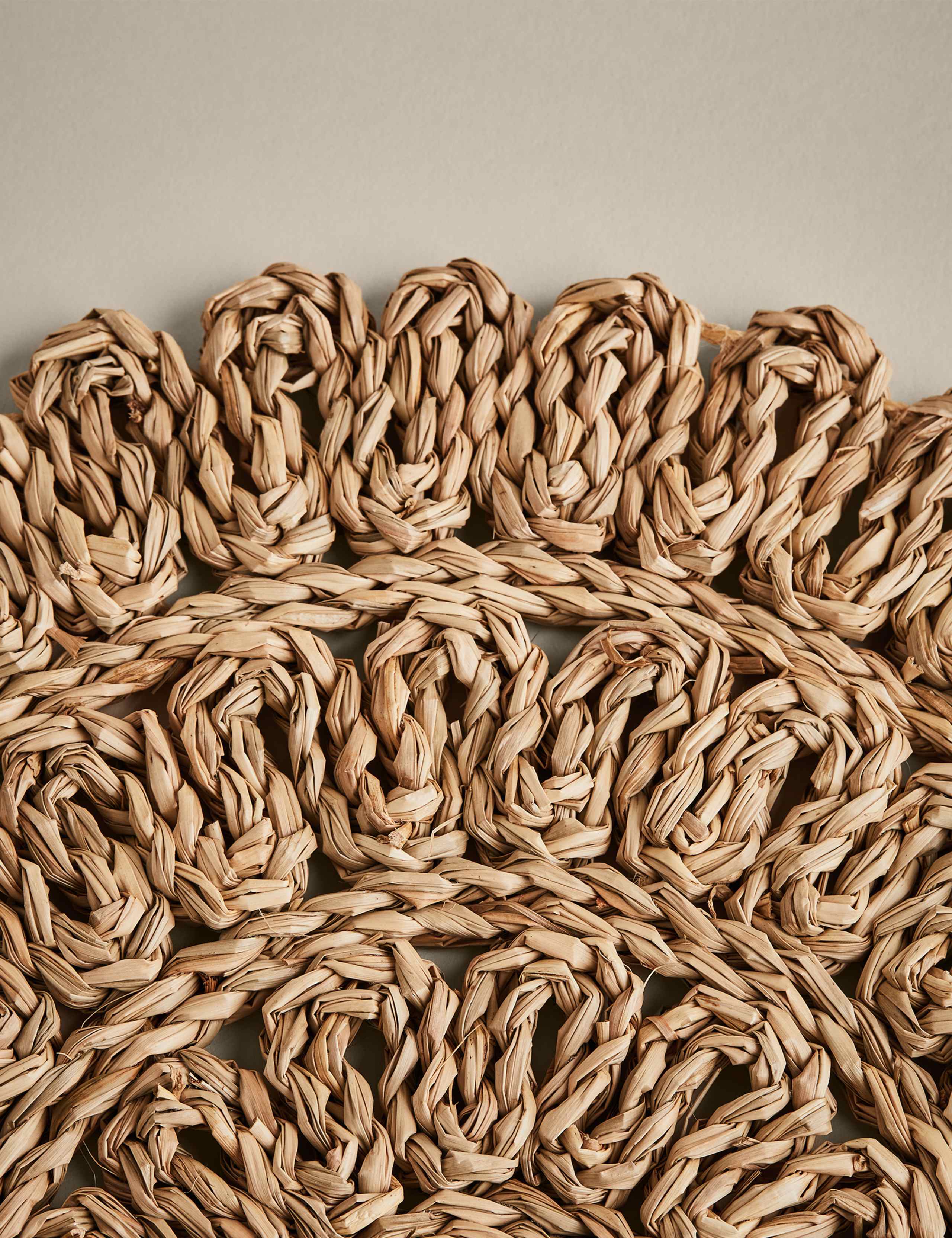 Set of 2 Floral Rattan Placemats 2 of 4