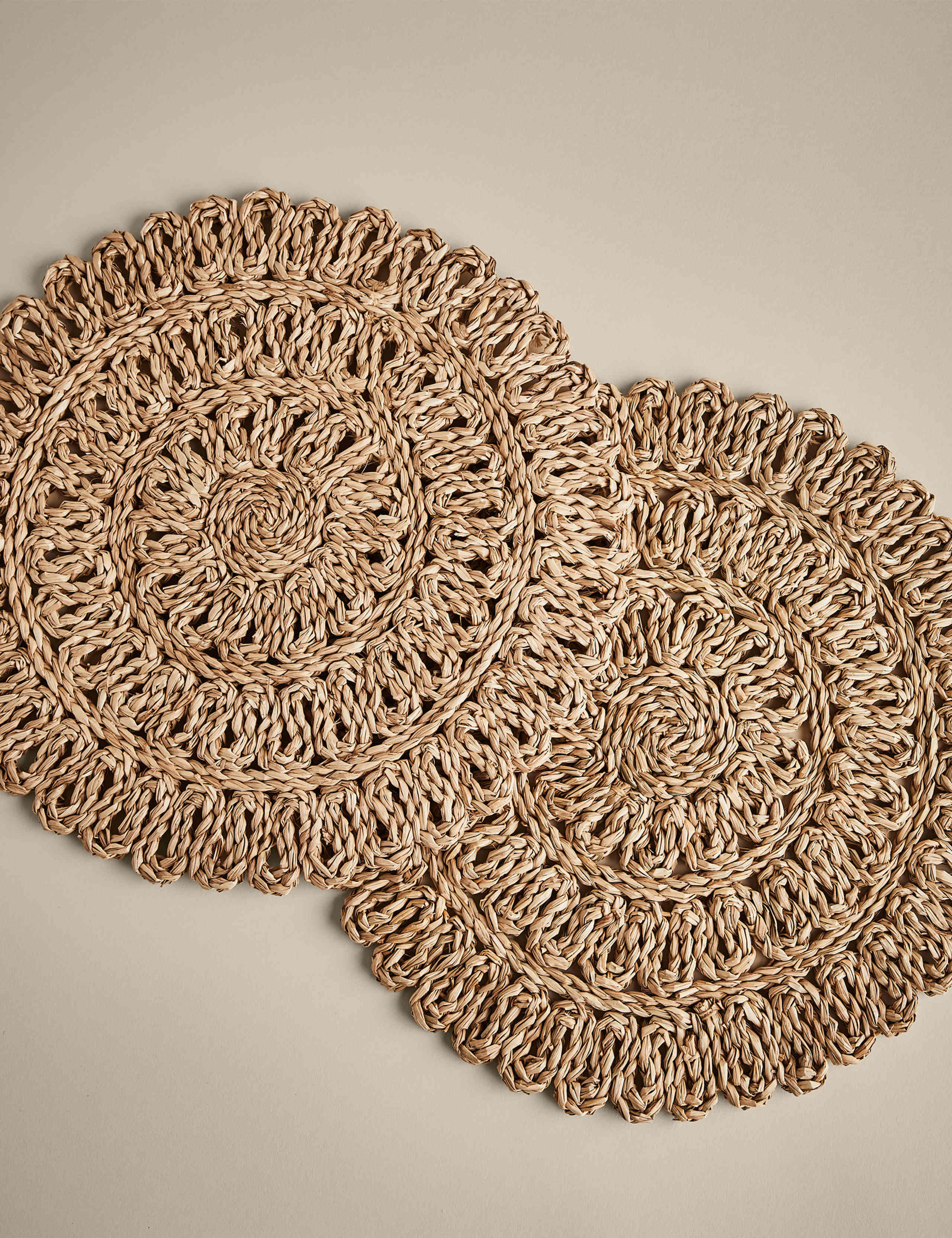 Set of 2 Floral Rattan Placemats 1 of 4