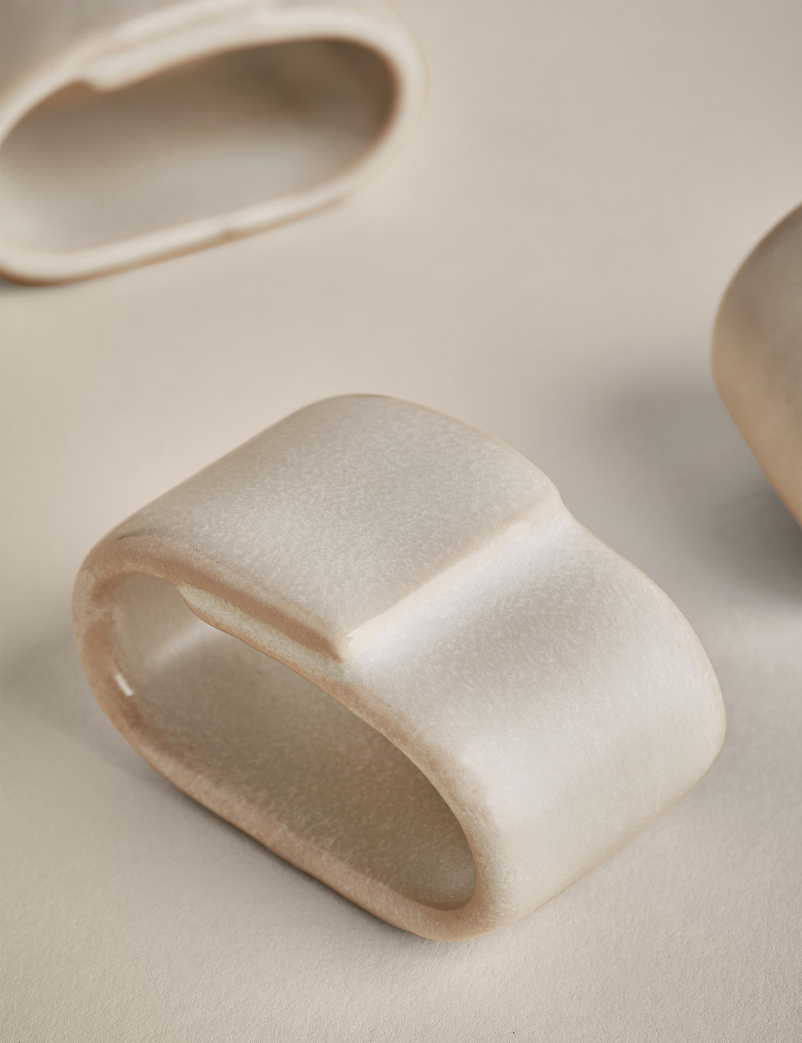 Set of 4 Ceramic Napkin Rings 4 of 4