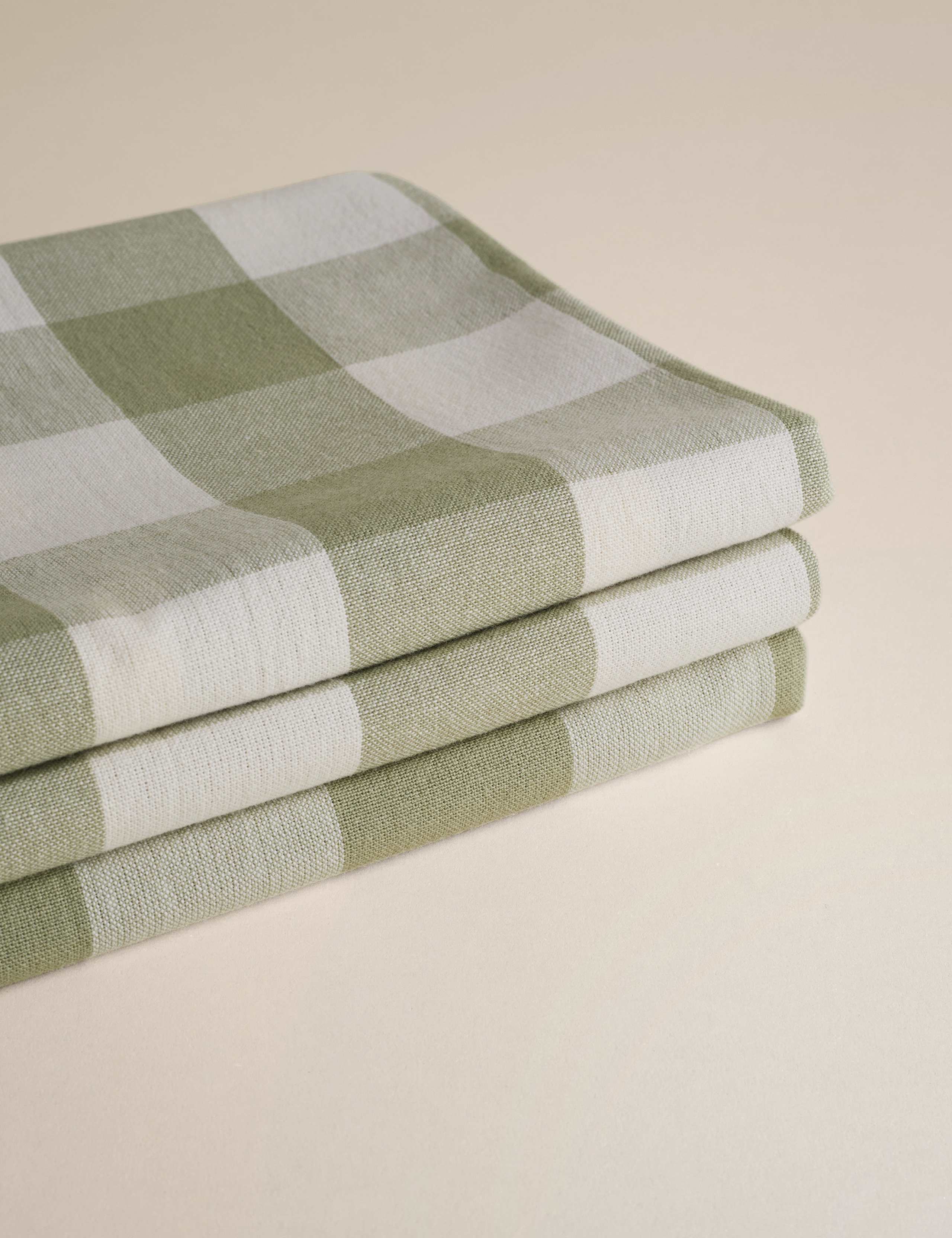 Pure Cotton Gingham Tablecloth 3 of 4