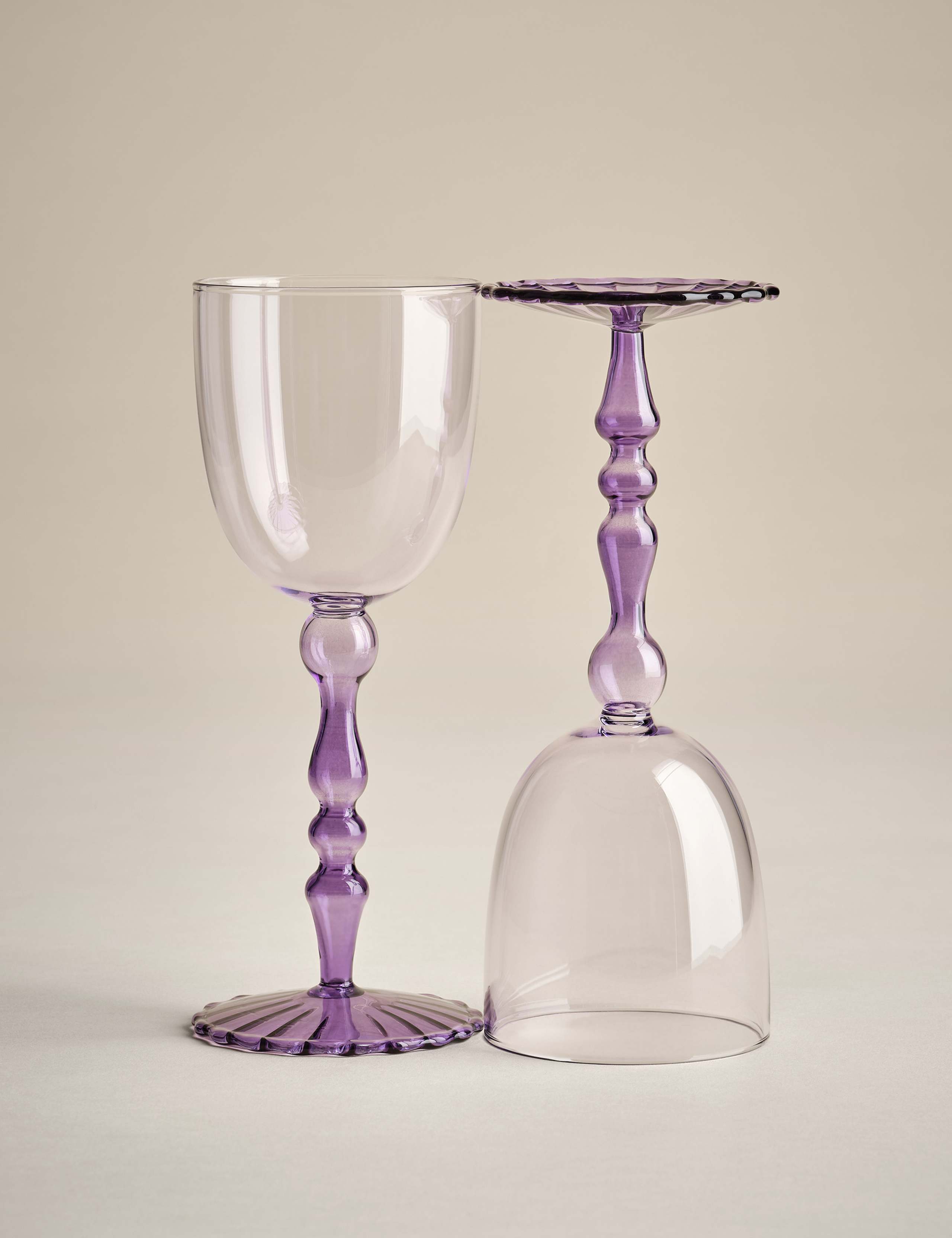 Set of 2 Deco Wine Glasses 1 of 5