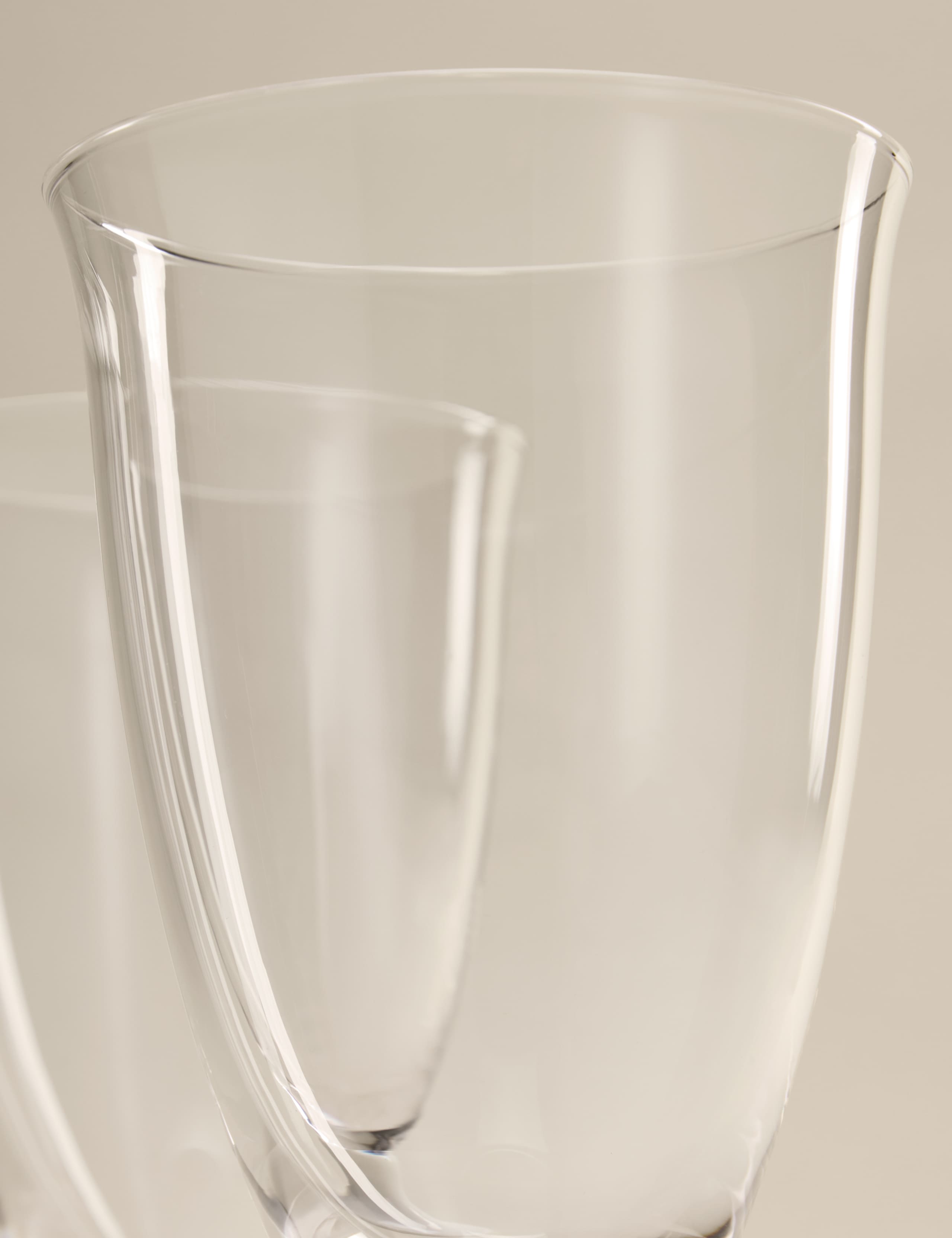 Set of 2 Footed Wine Glasses 3 of 5