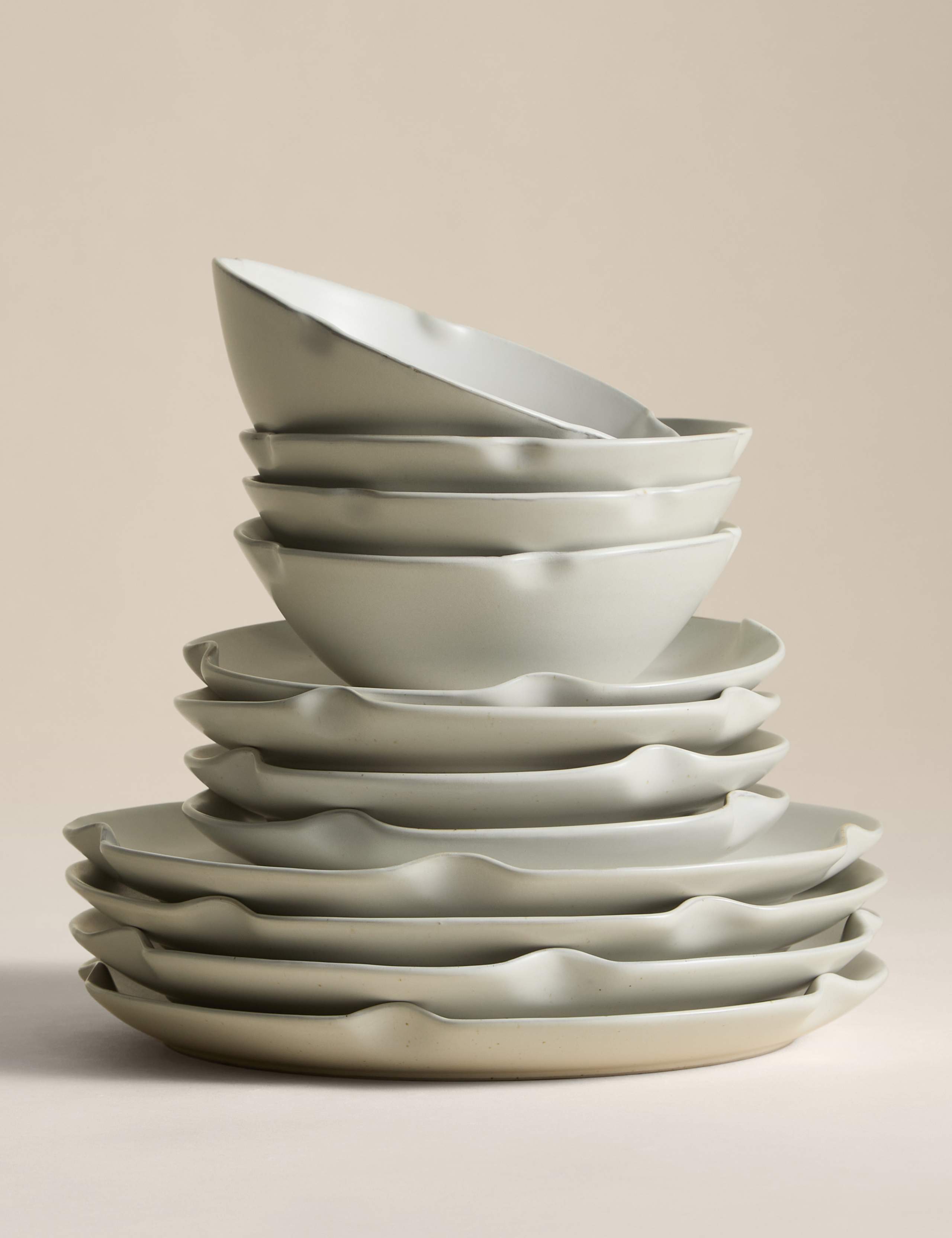 12 Piece Crimped Scallop Diner Set 2 of 6