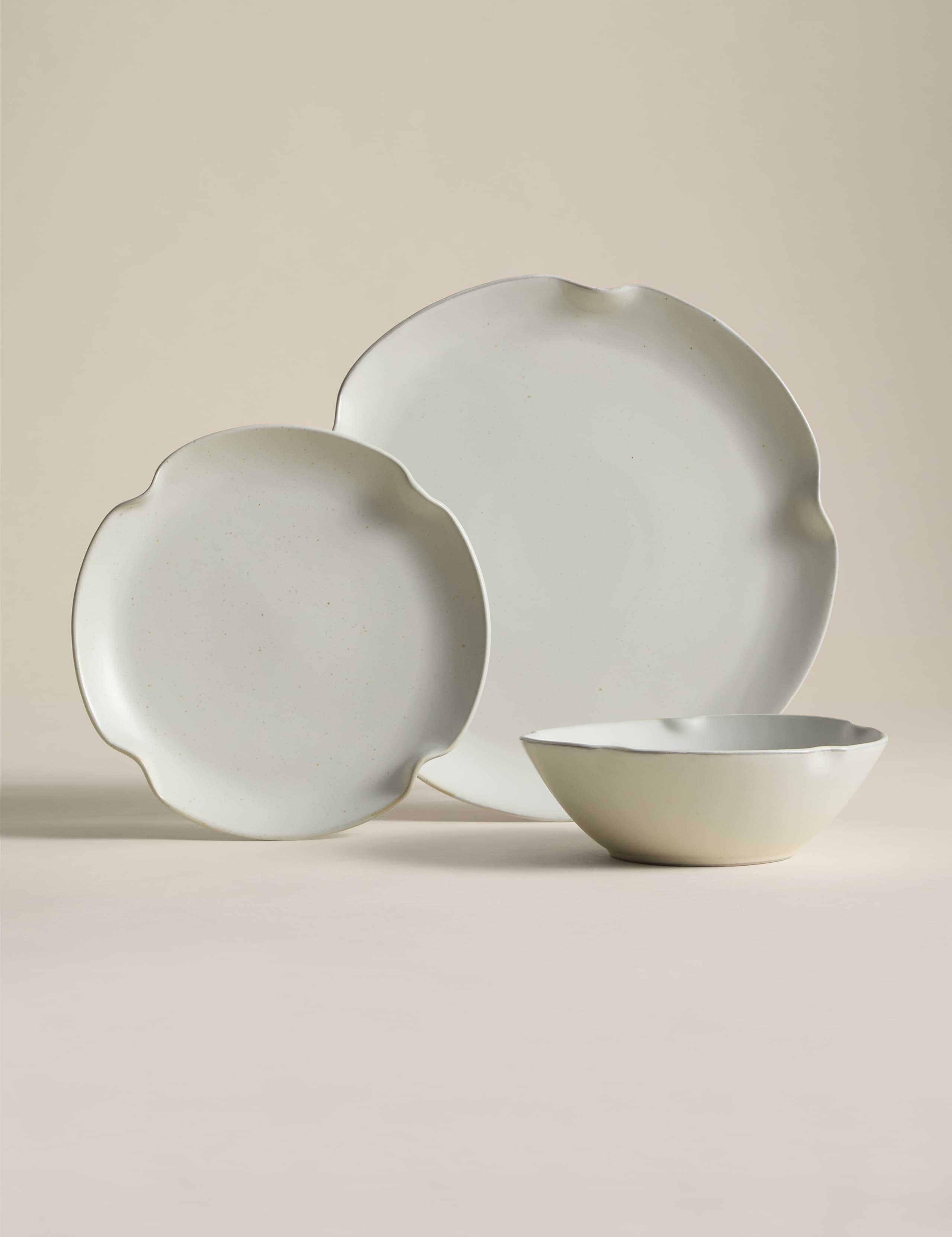 12 Piece Crimped Scallop Diner Set 3 of 6