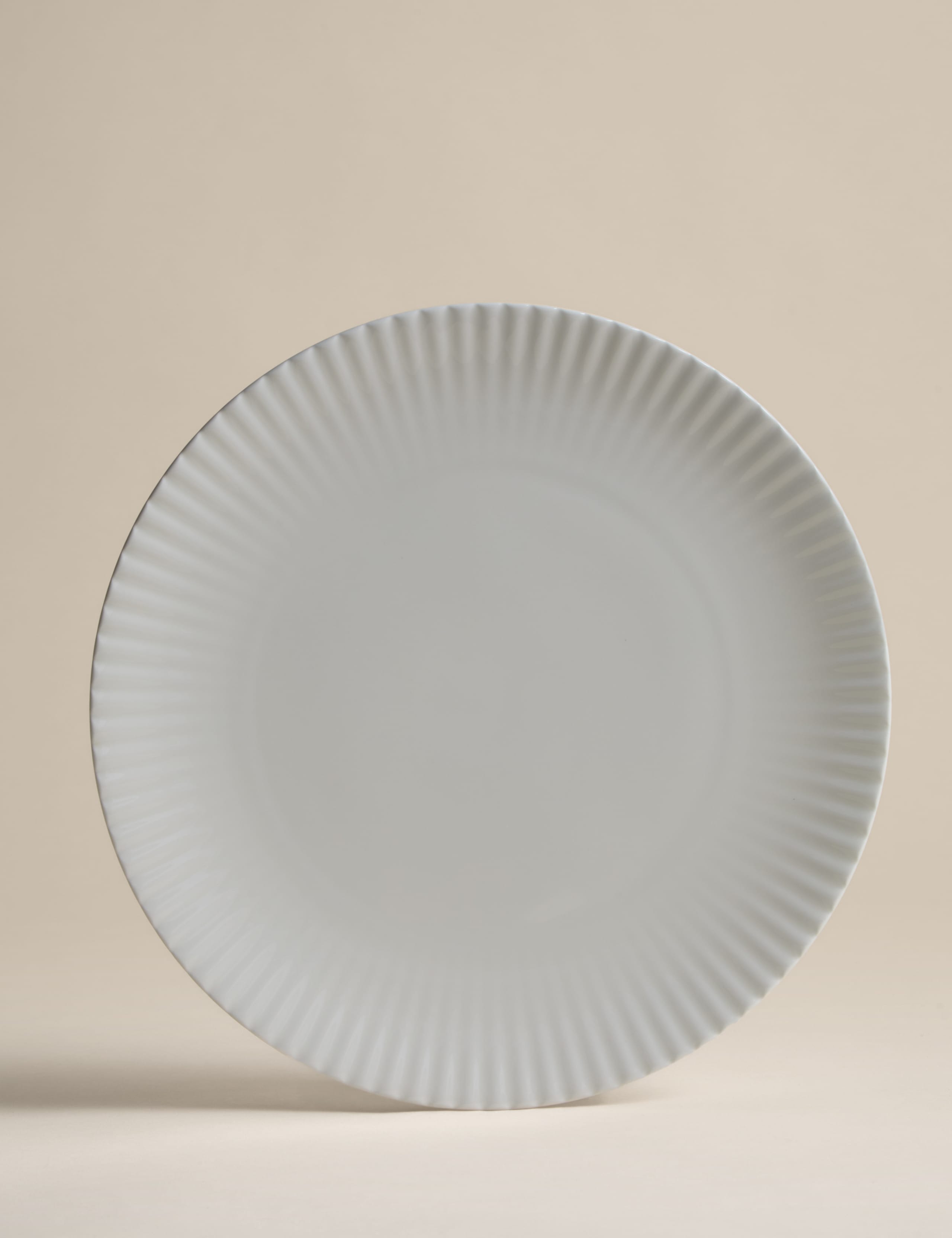 Set of 4 Hampton Fluted Dinner Plates 4 of 5