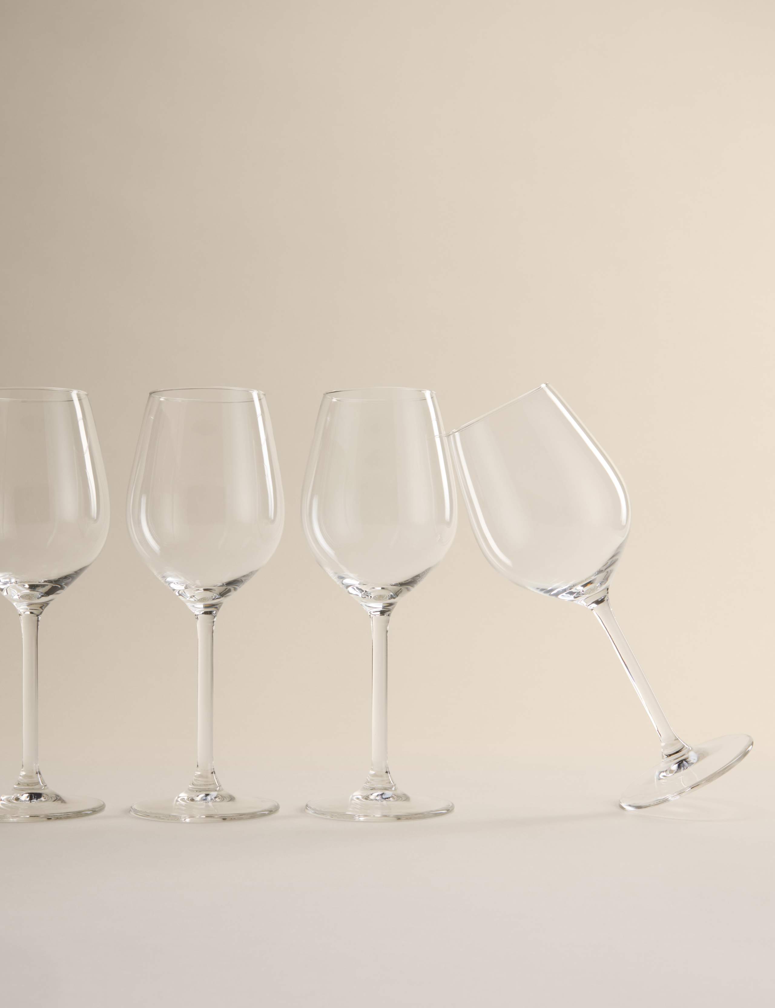 Set of 4 Everyday White Wine Glasses 1 of 5