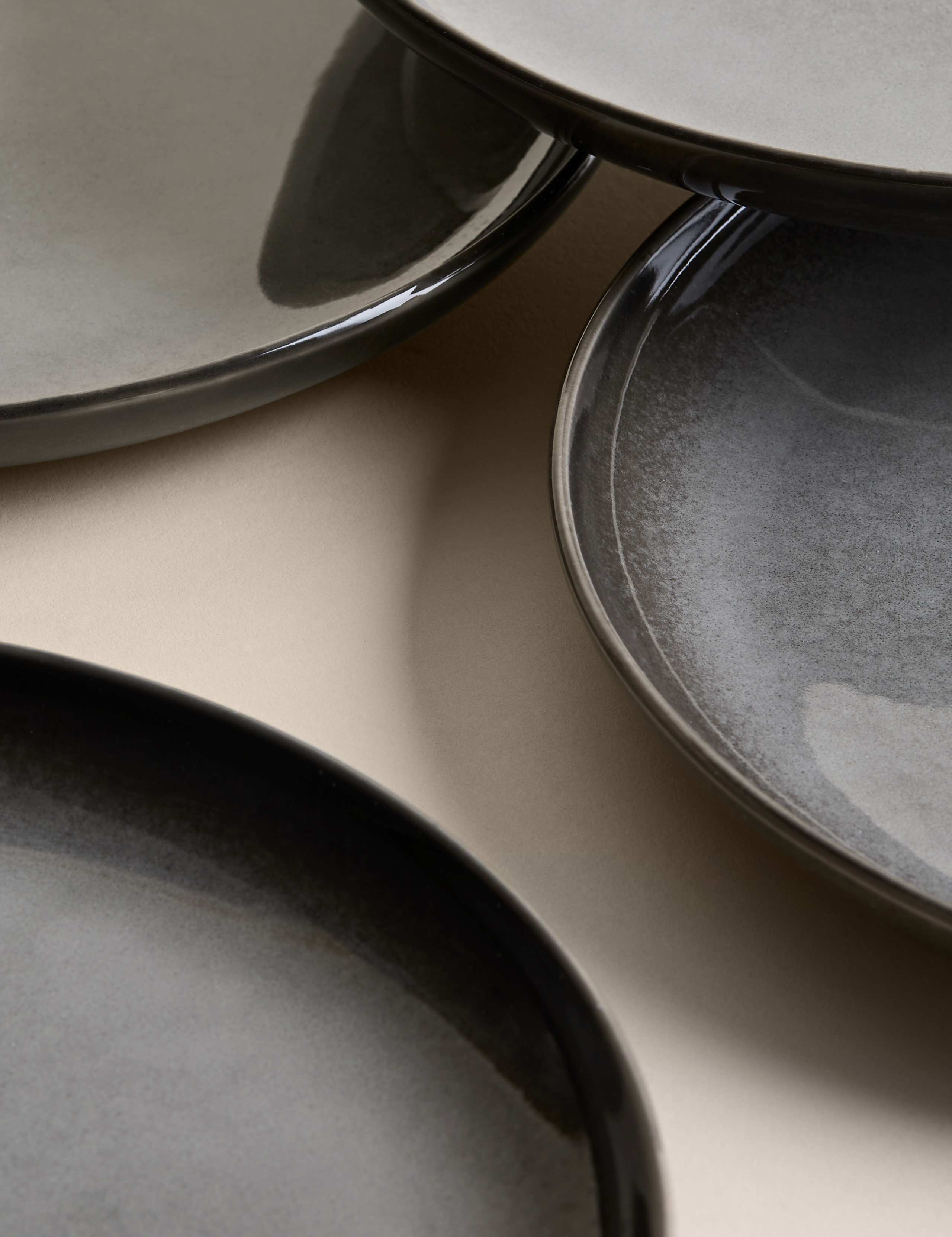 Set of 4 Amberley Dinner Plates 3 of 4