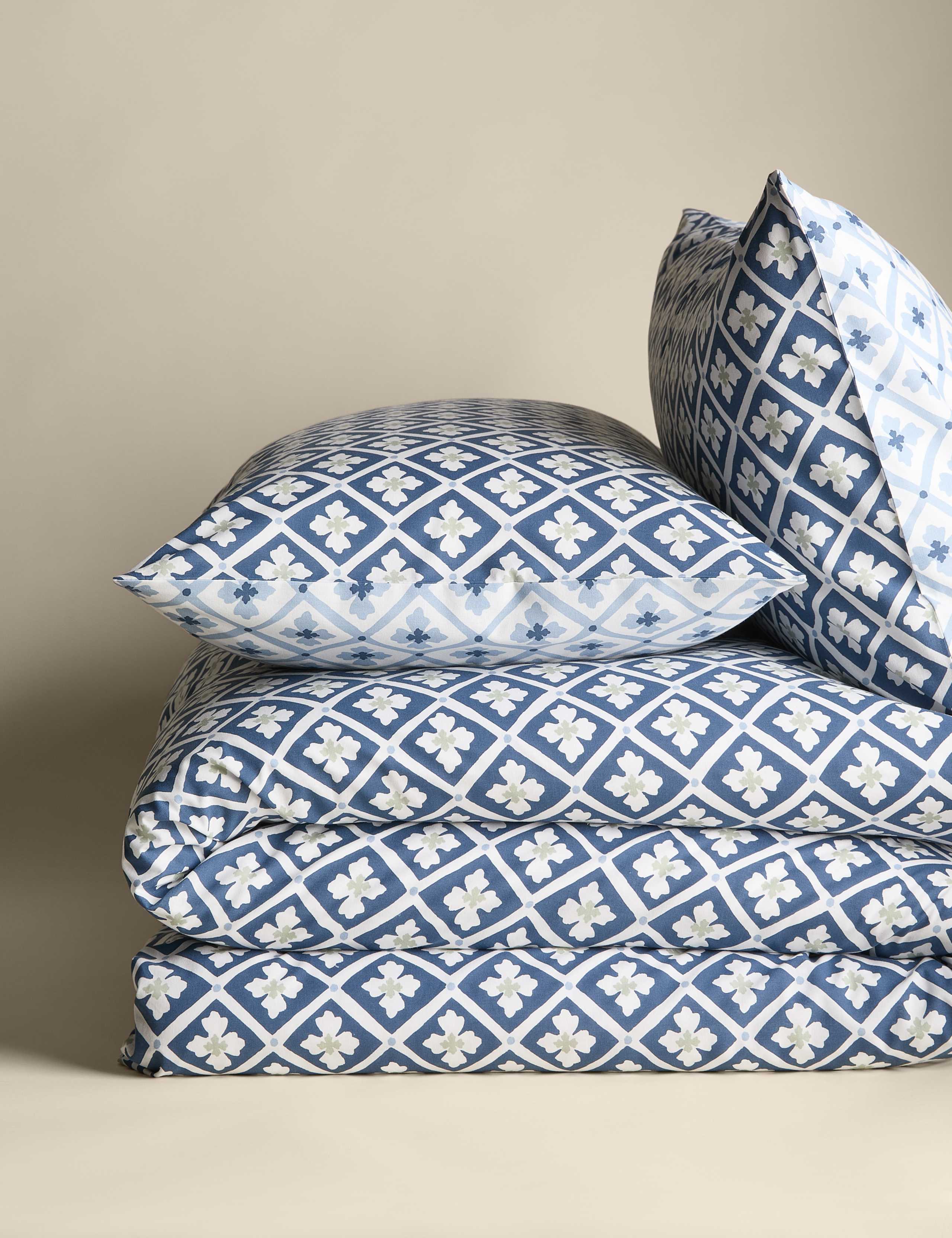 Cotton Blend Geometric Tile Bedding Set 2 of 6