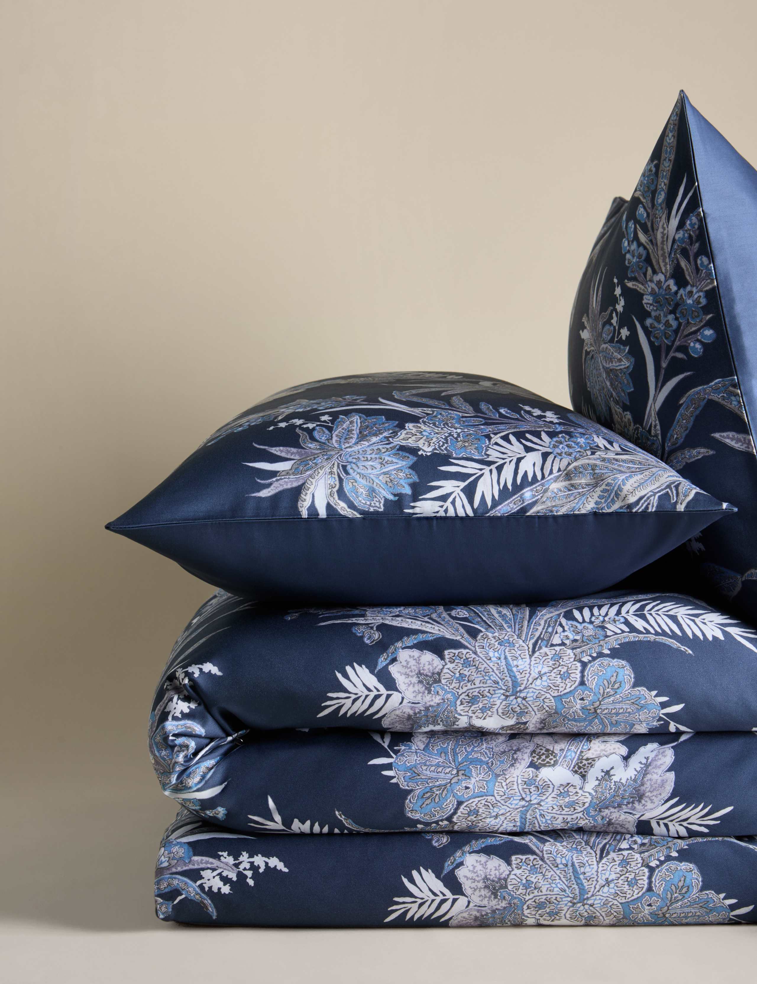 Sateen Vintage Floral Bedding Set 2 of 5