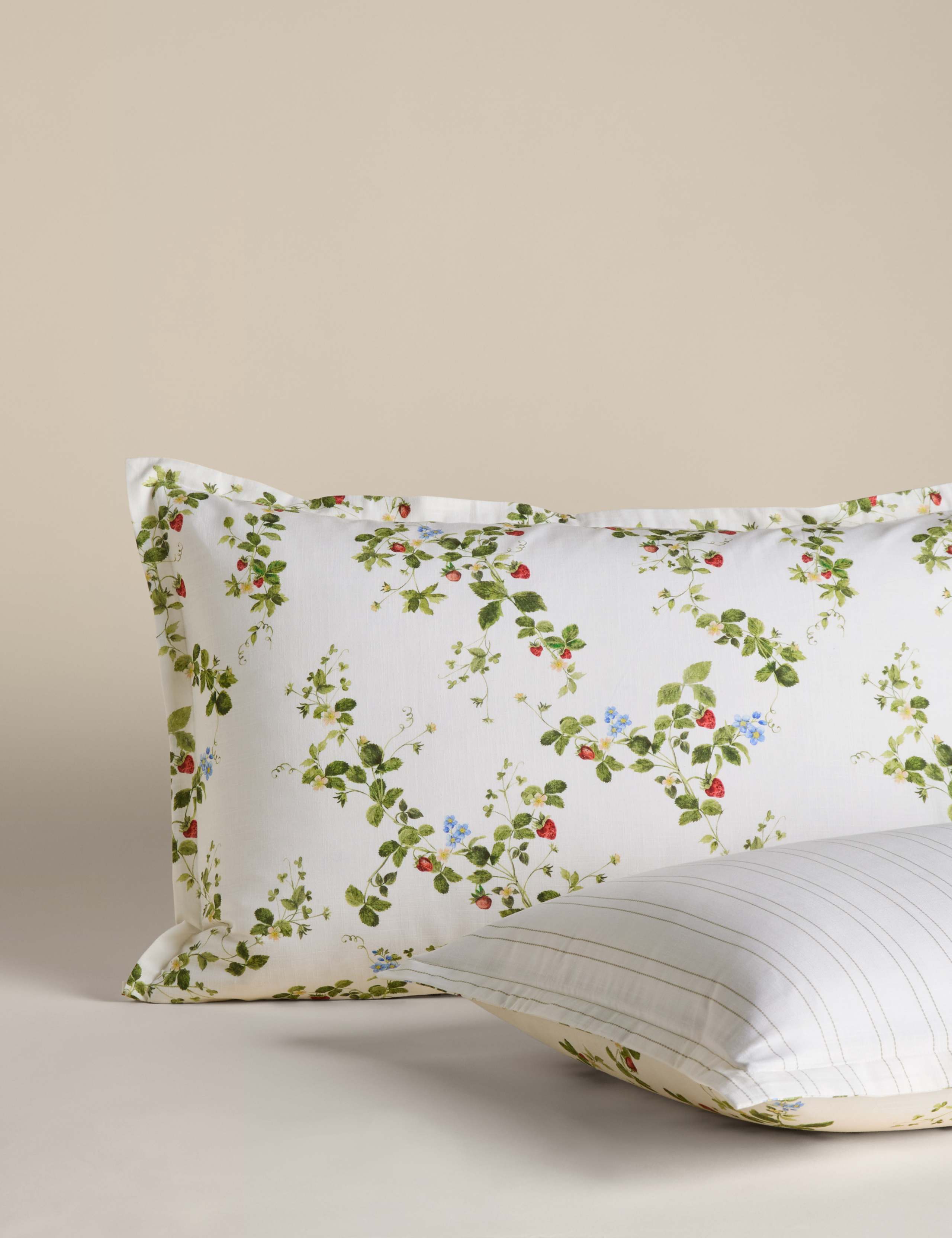 Pure Cotton Strawberry Field Bedding Set 3 of 5