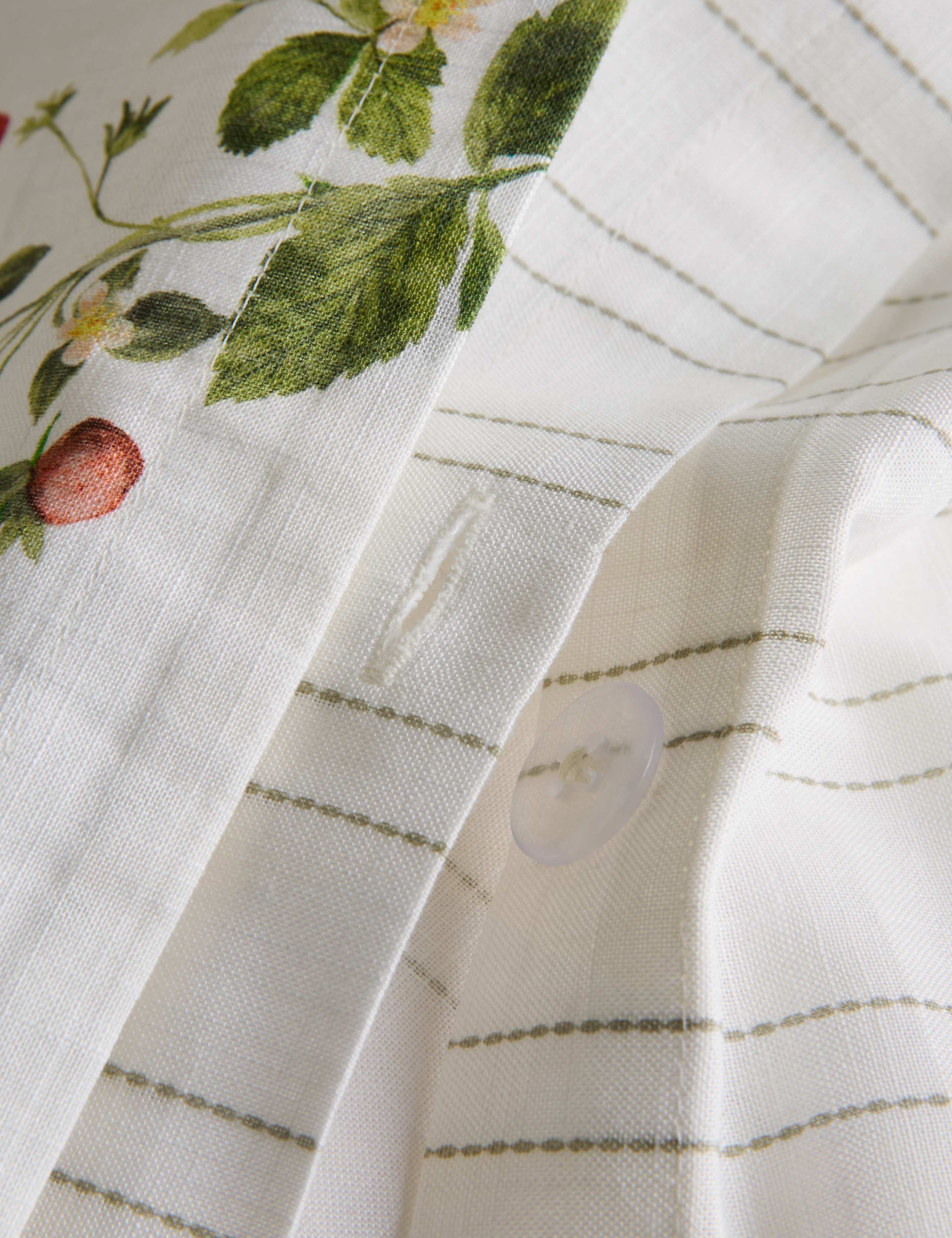 Pure Cotton Strawberry Field Bedding Set 5 of 5