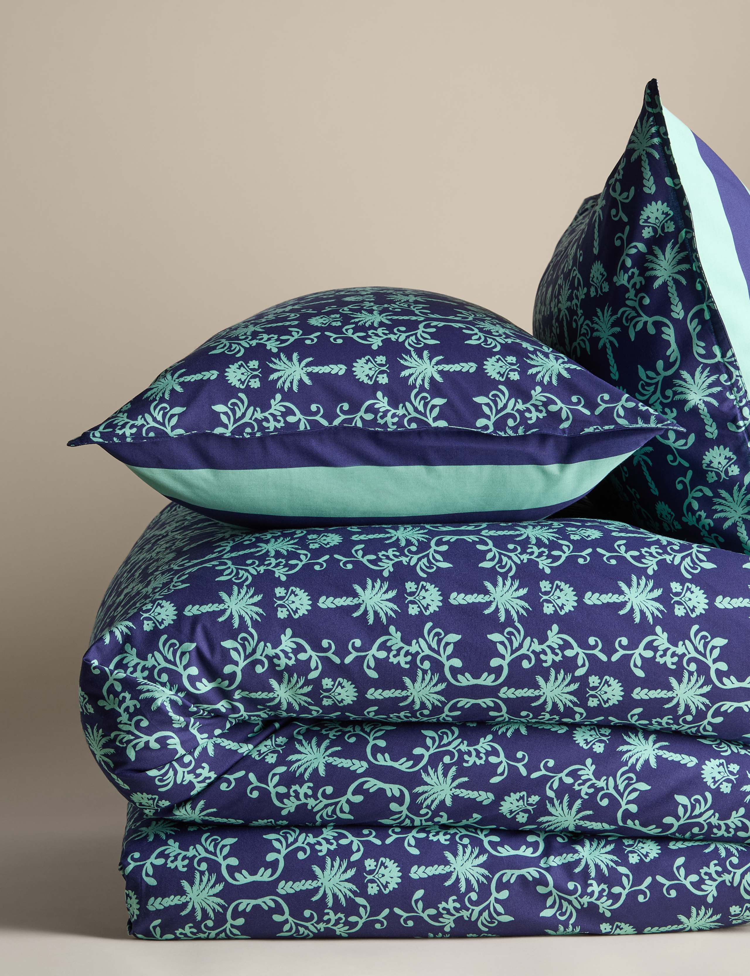 Cotton Rich Palm Print Bedding Set 2 of 6