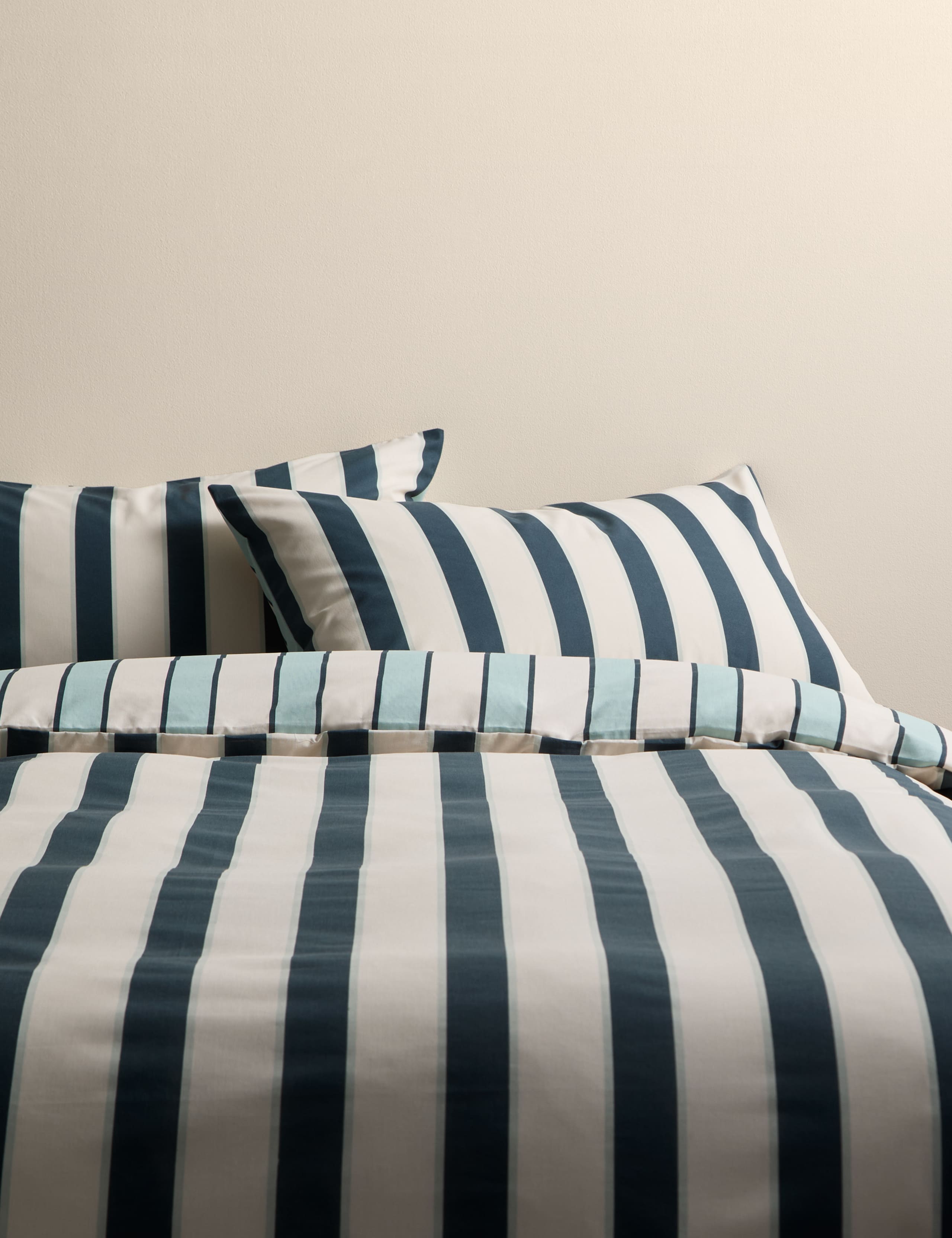 Cotton Blend Retro Striped Bedding Set 1 of 5
