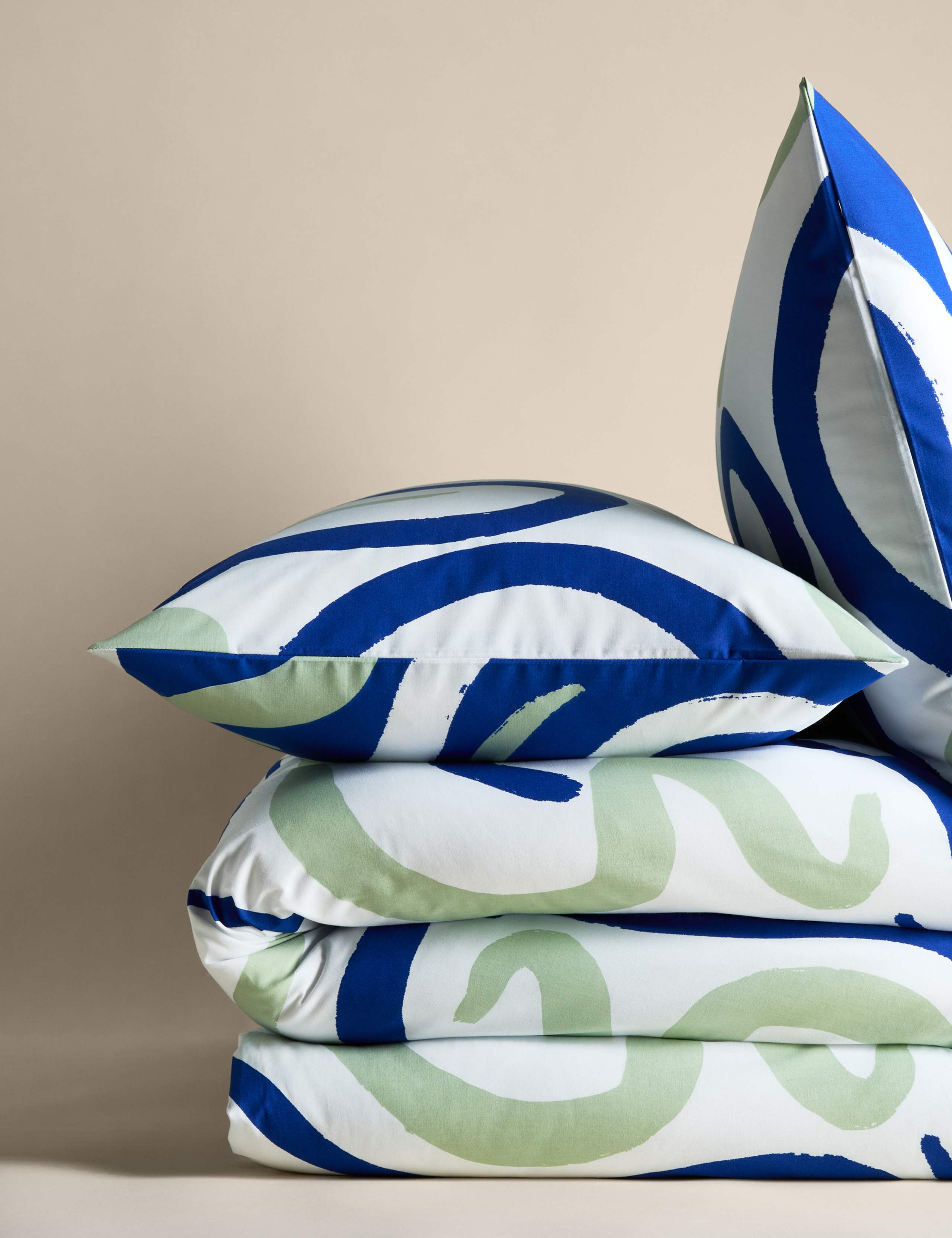 Cotton Rich Modern Lines Bedding Set 2 of 5