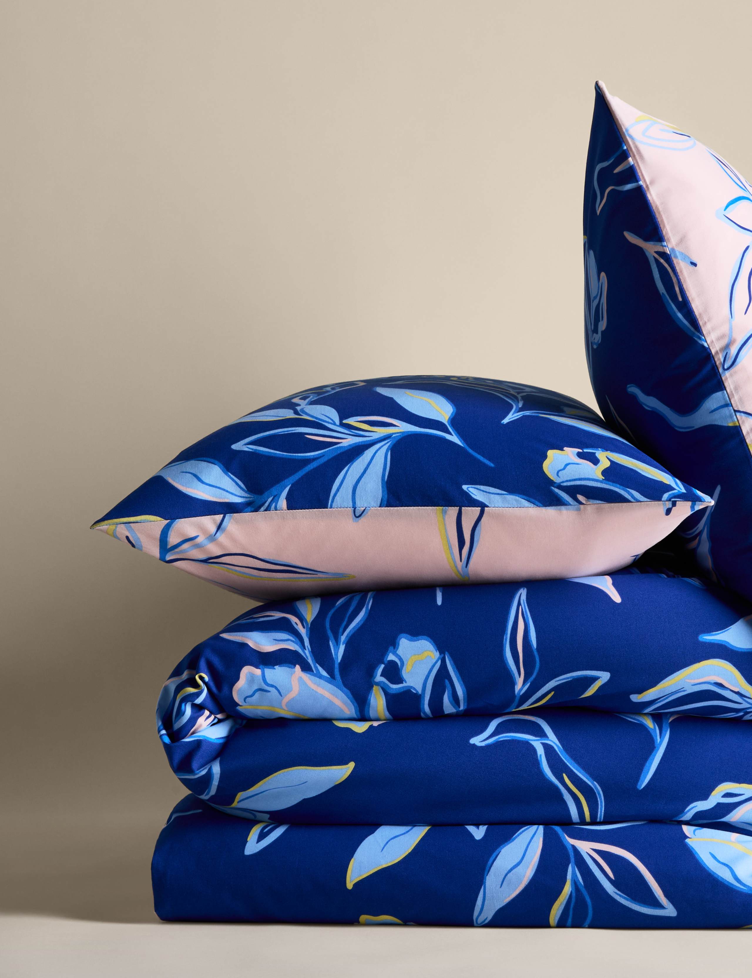 Cotton Rich Floral Reversible Bedding Set 2 of 5