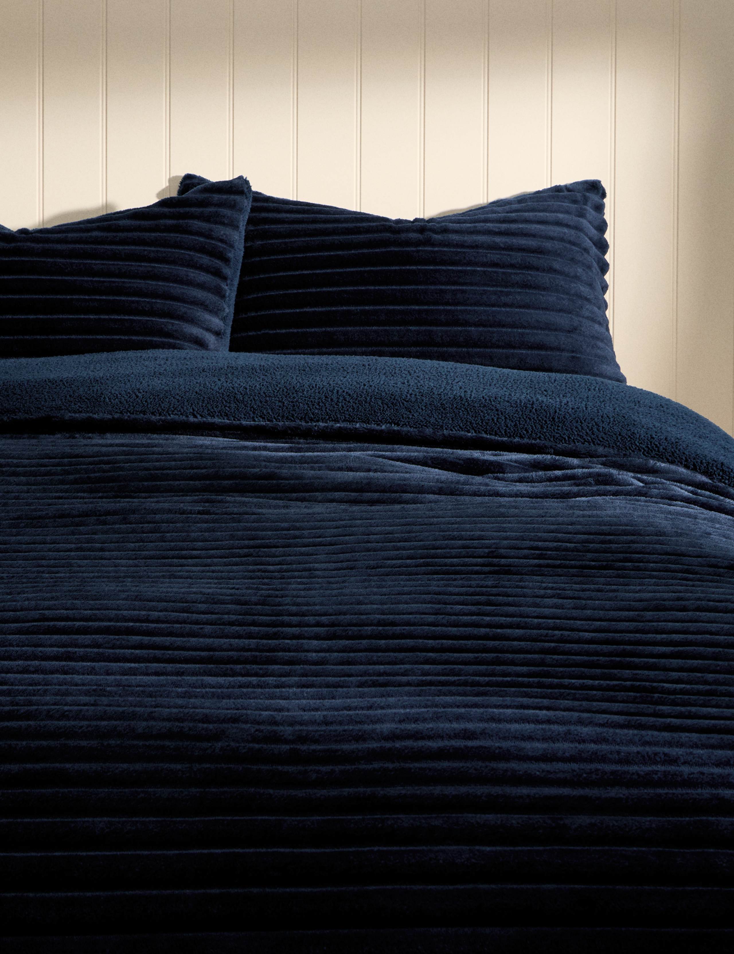 Cloud Fleece Striped Bedding Set 1 of 5