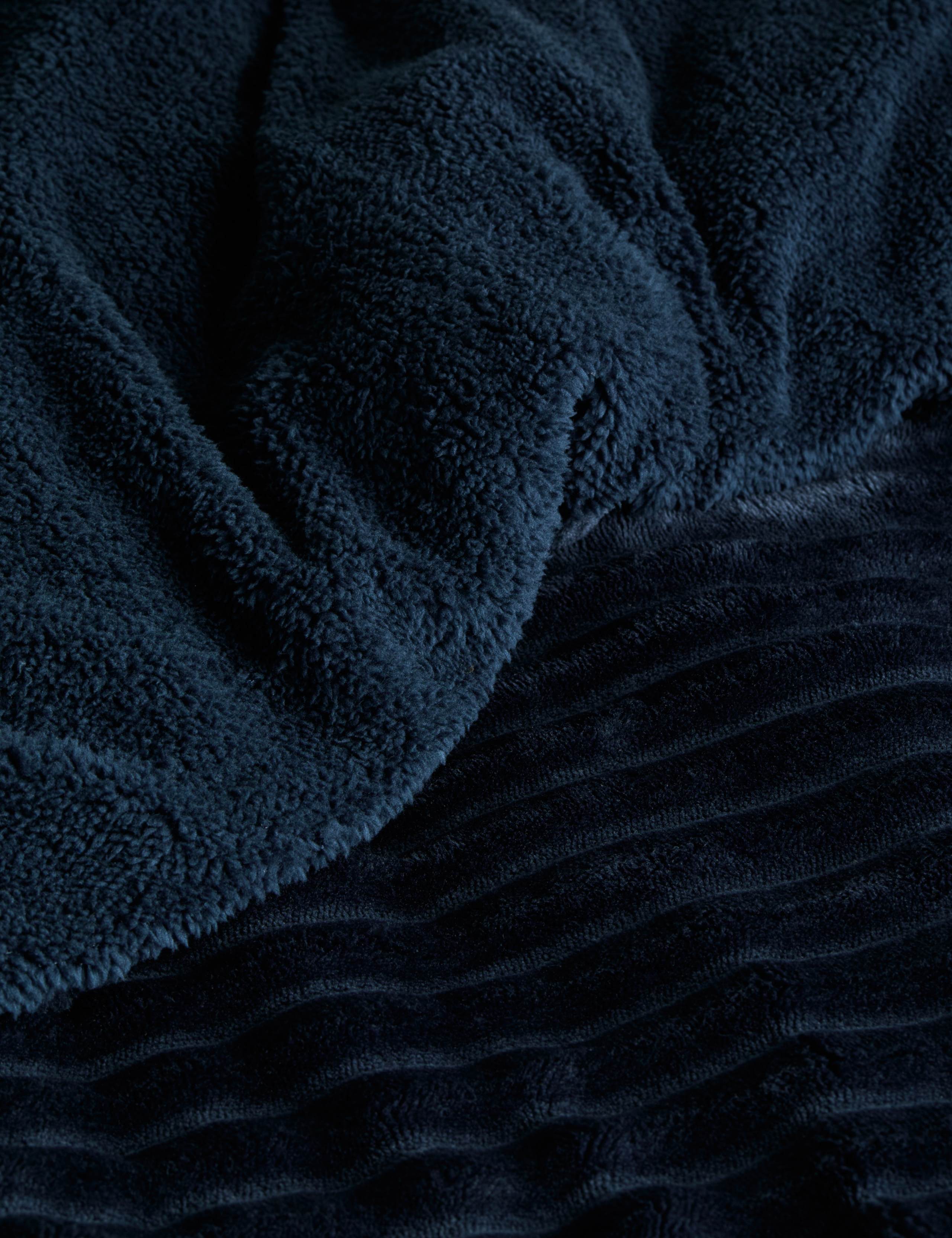 Cloud Fleece Striped Bedding Set 4 of 5