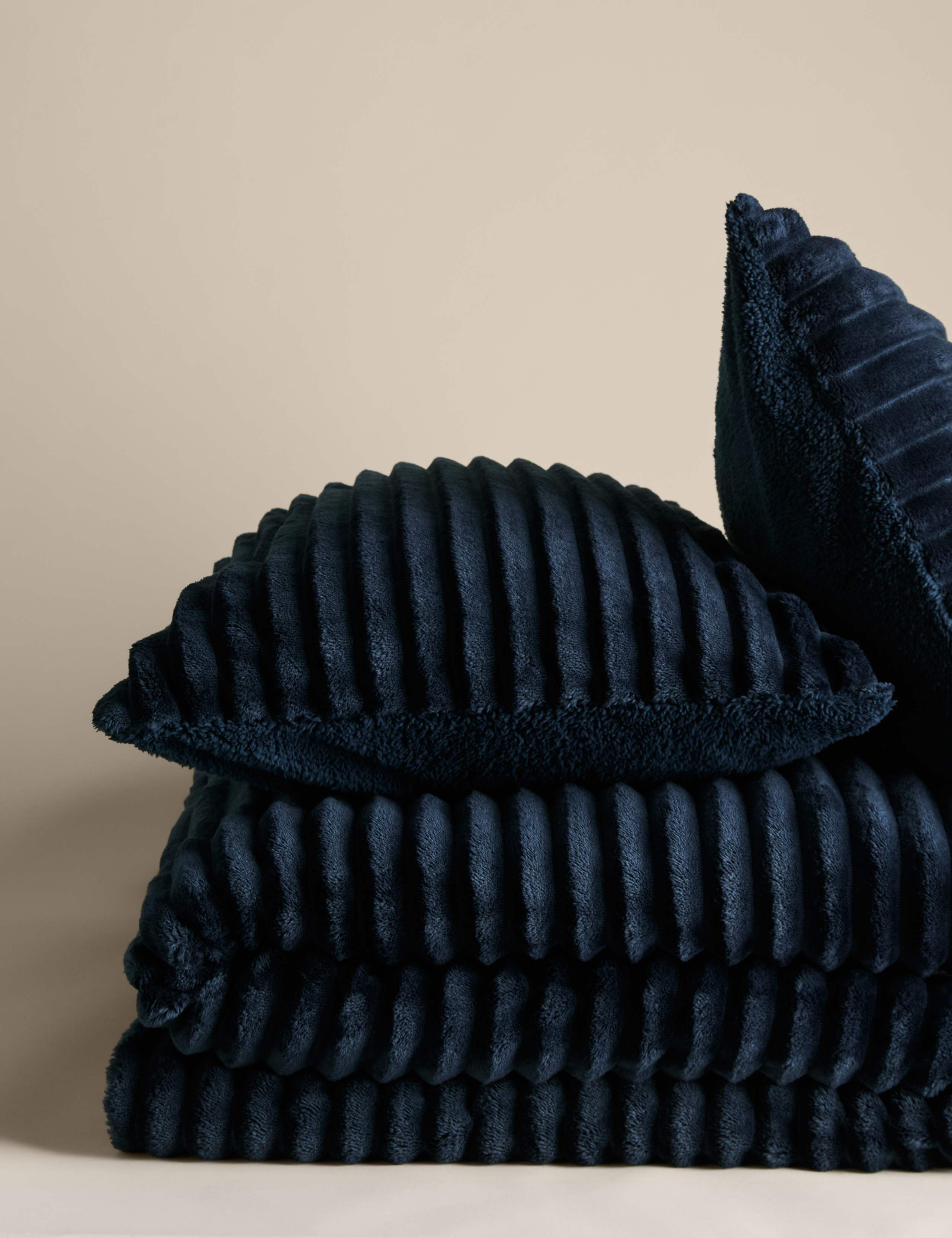 Cloud Fleece Striped Bedding Set 2 of 5