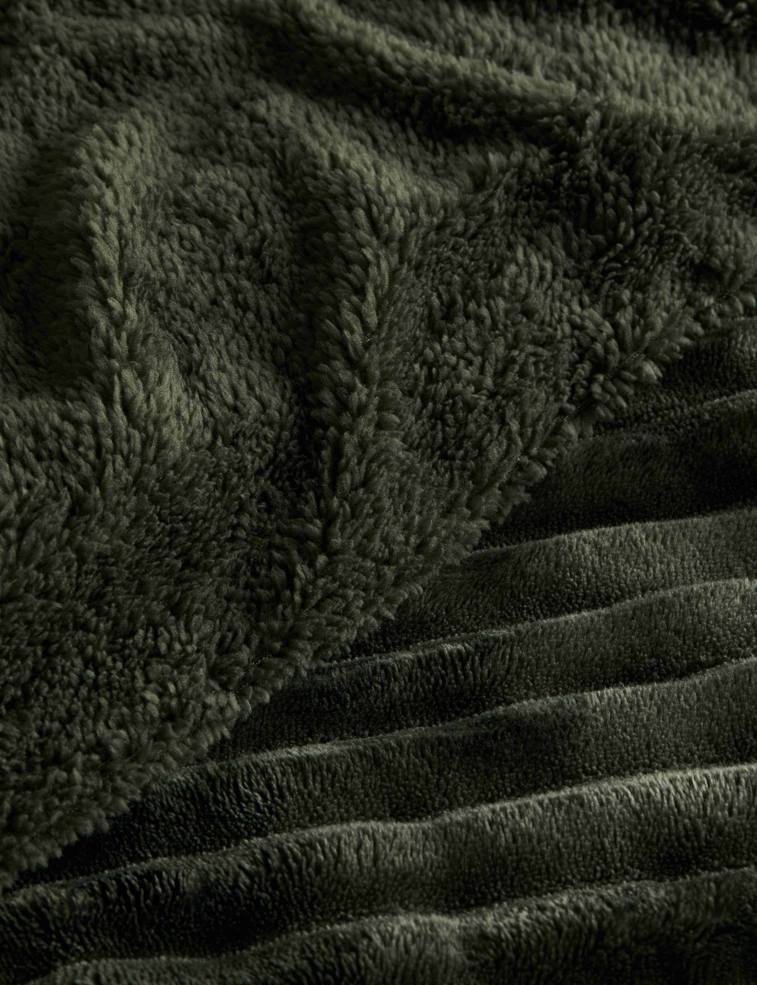 Cloud Fleece Striped Bedding Set 4 of 5