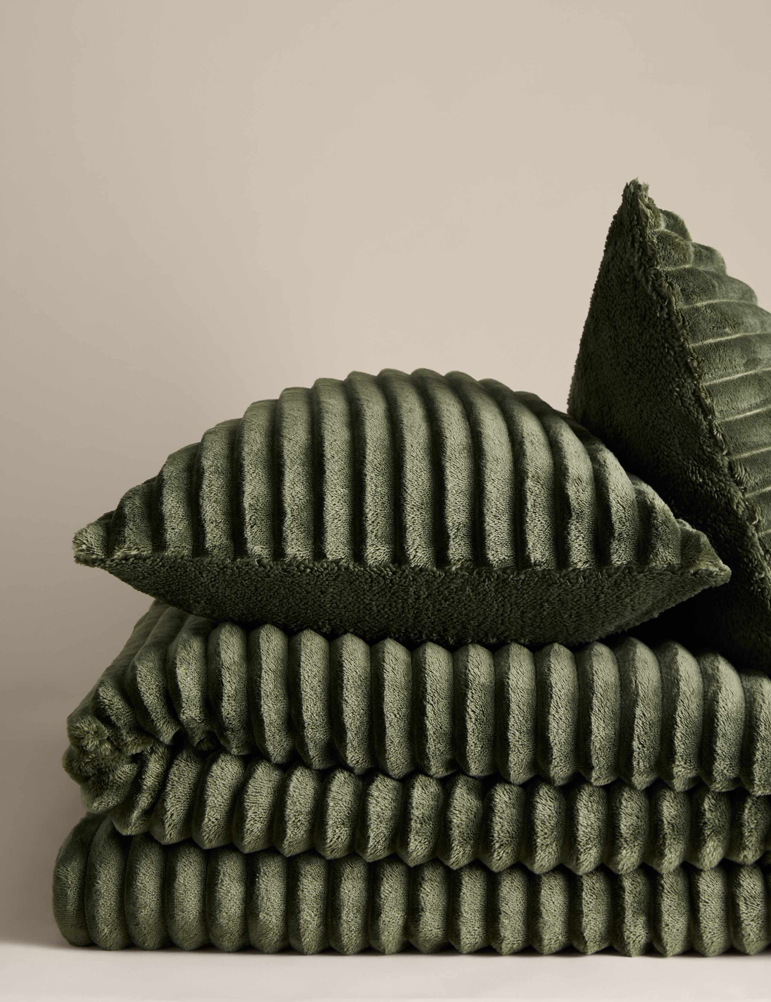 Cloud Fleece Striped Bedding Set 2 of 5