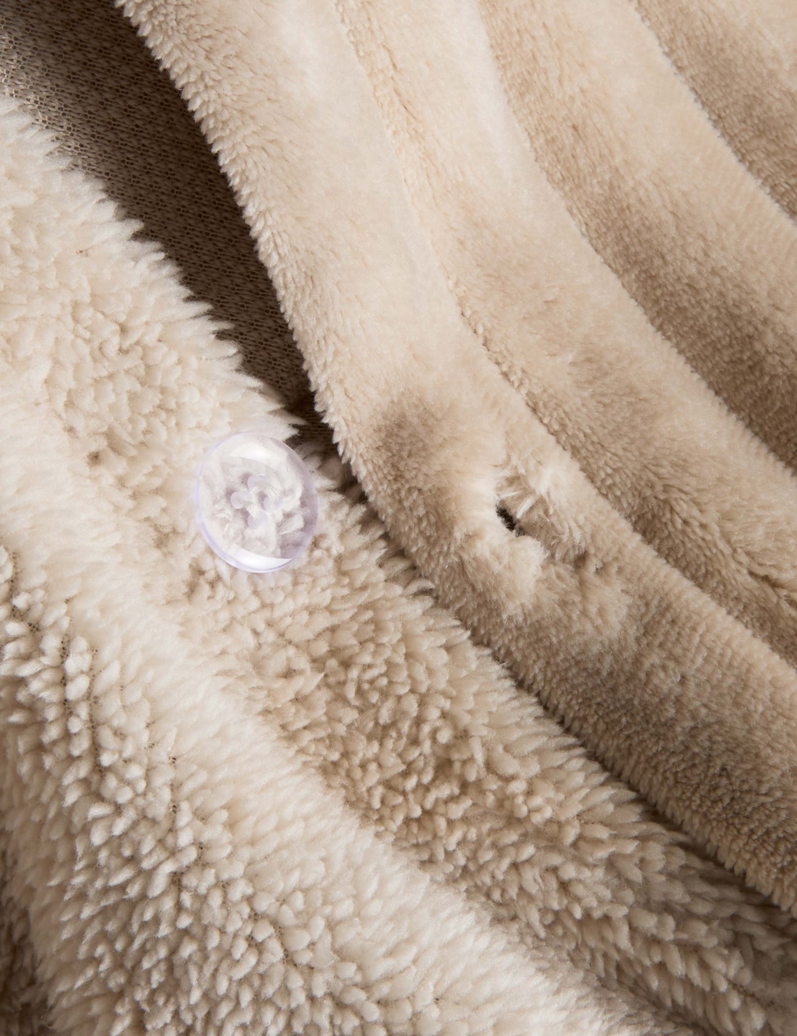 Cloud Fleece Striped Bedding Set 5 of 5