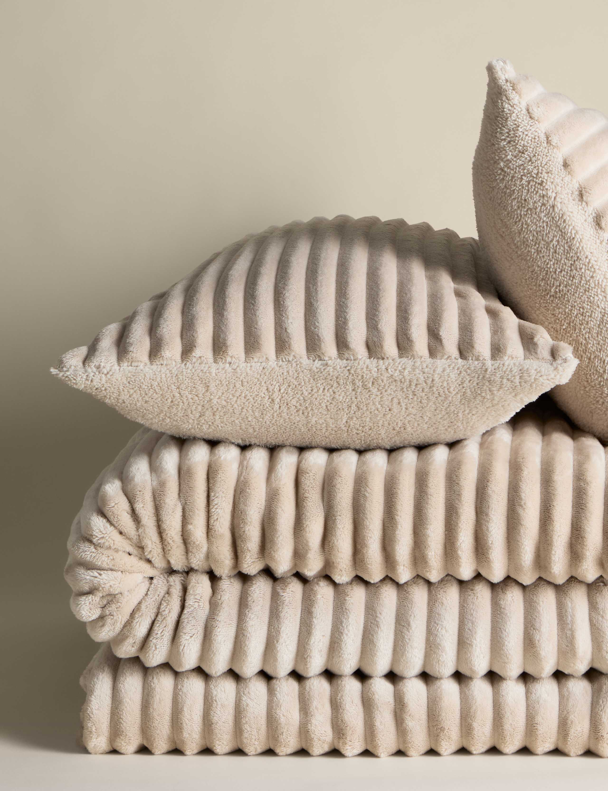 Cloud Fleece Striped Bedding Set 2 of 5