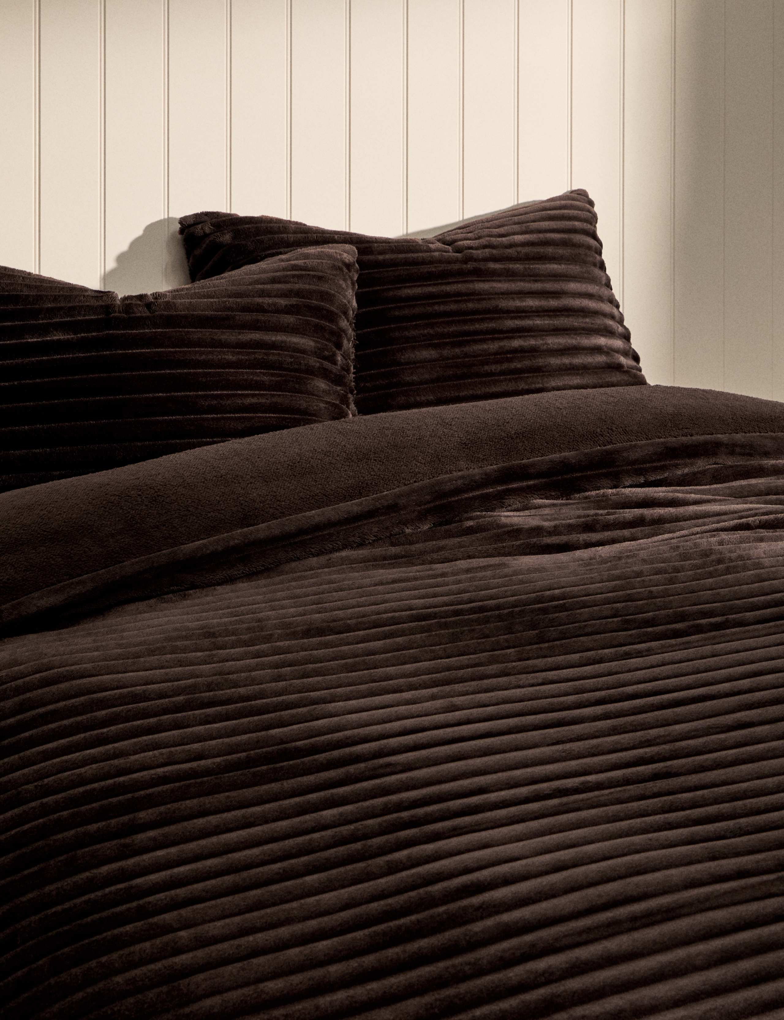 Cloud Fleece Striped Bedding Set 1 of 5