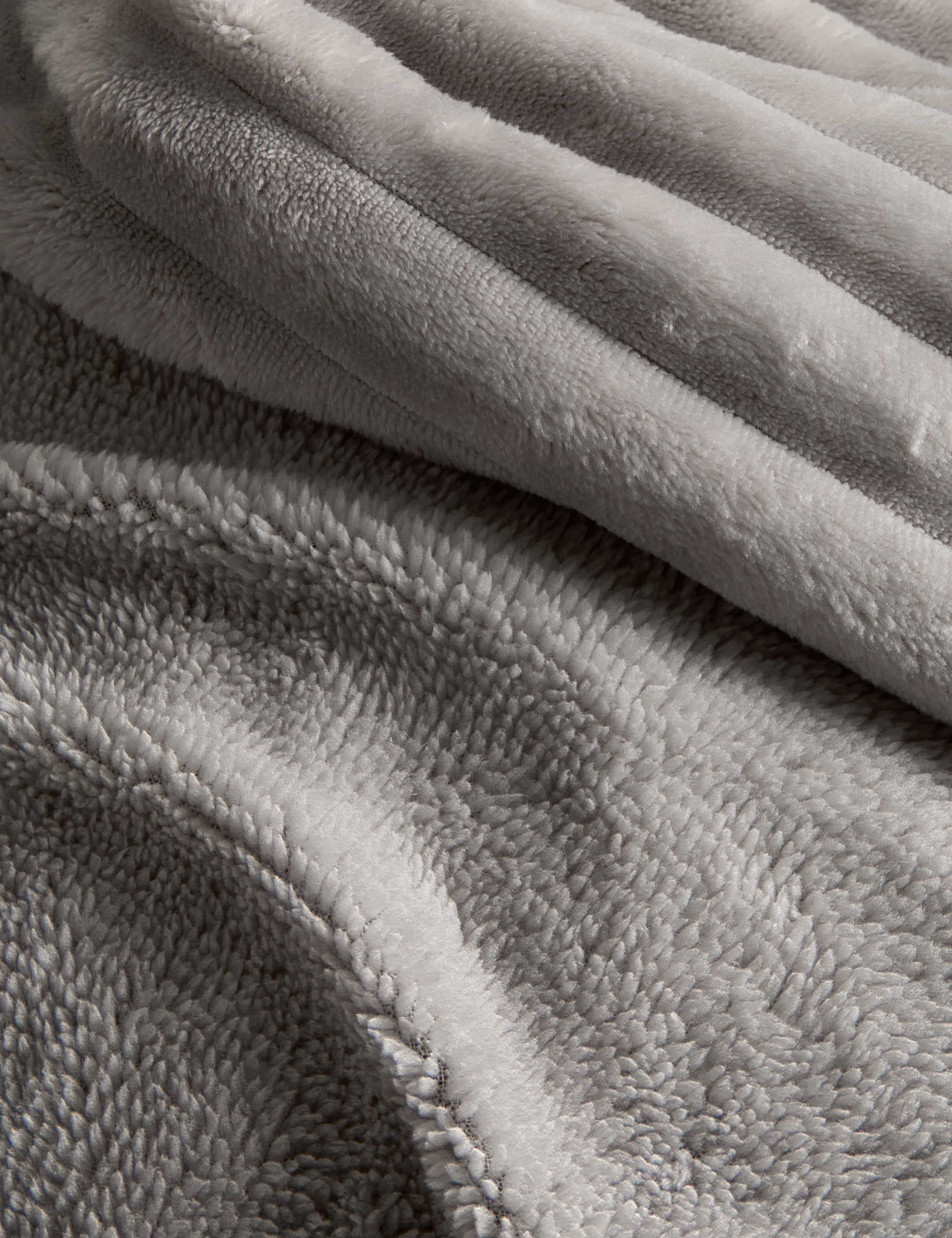 Cloud Fleece Striped Bedding Set 4 of 6