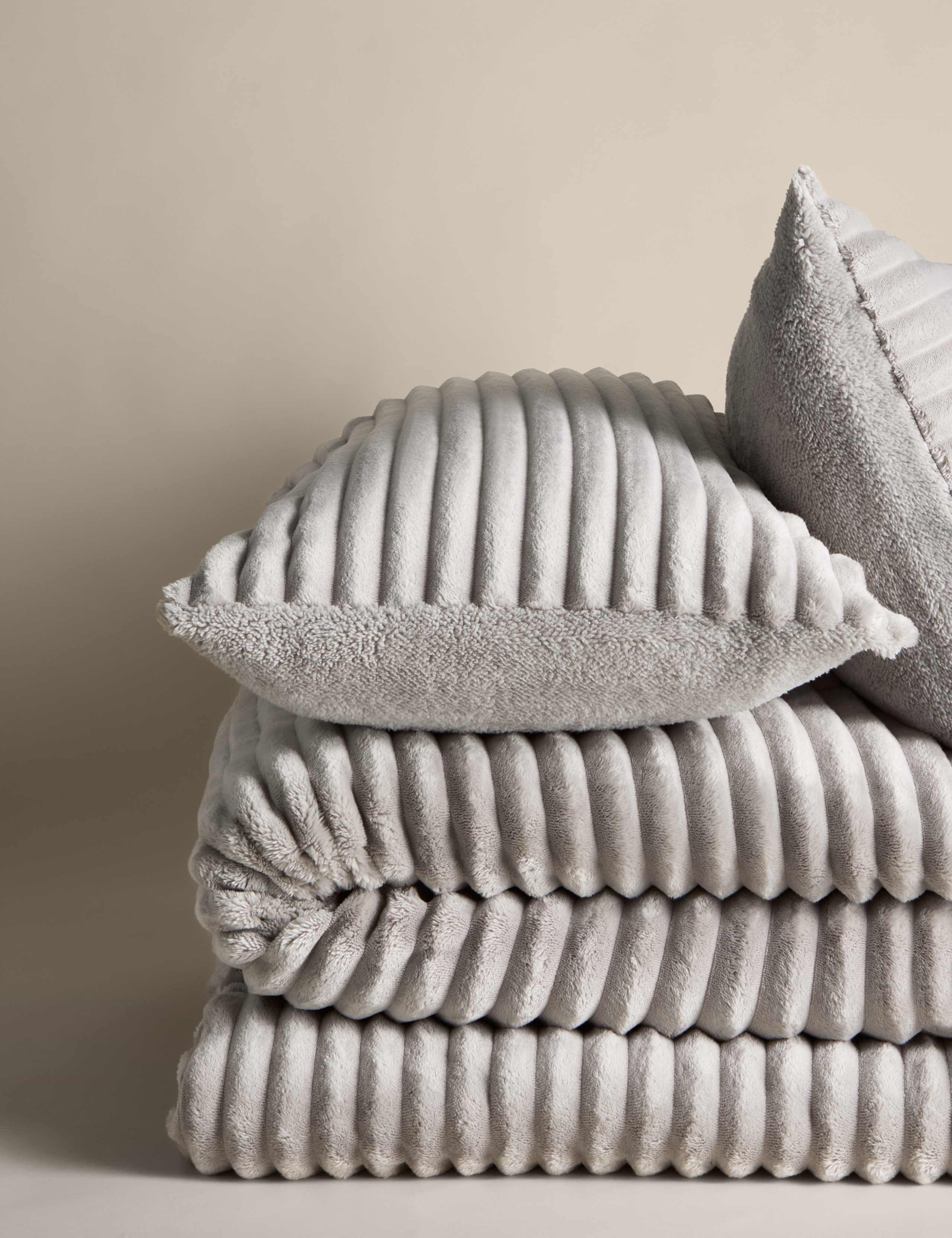 Cloud Fleece Striped Bedding Set 2 of 6