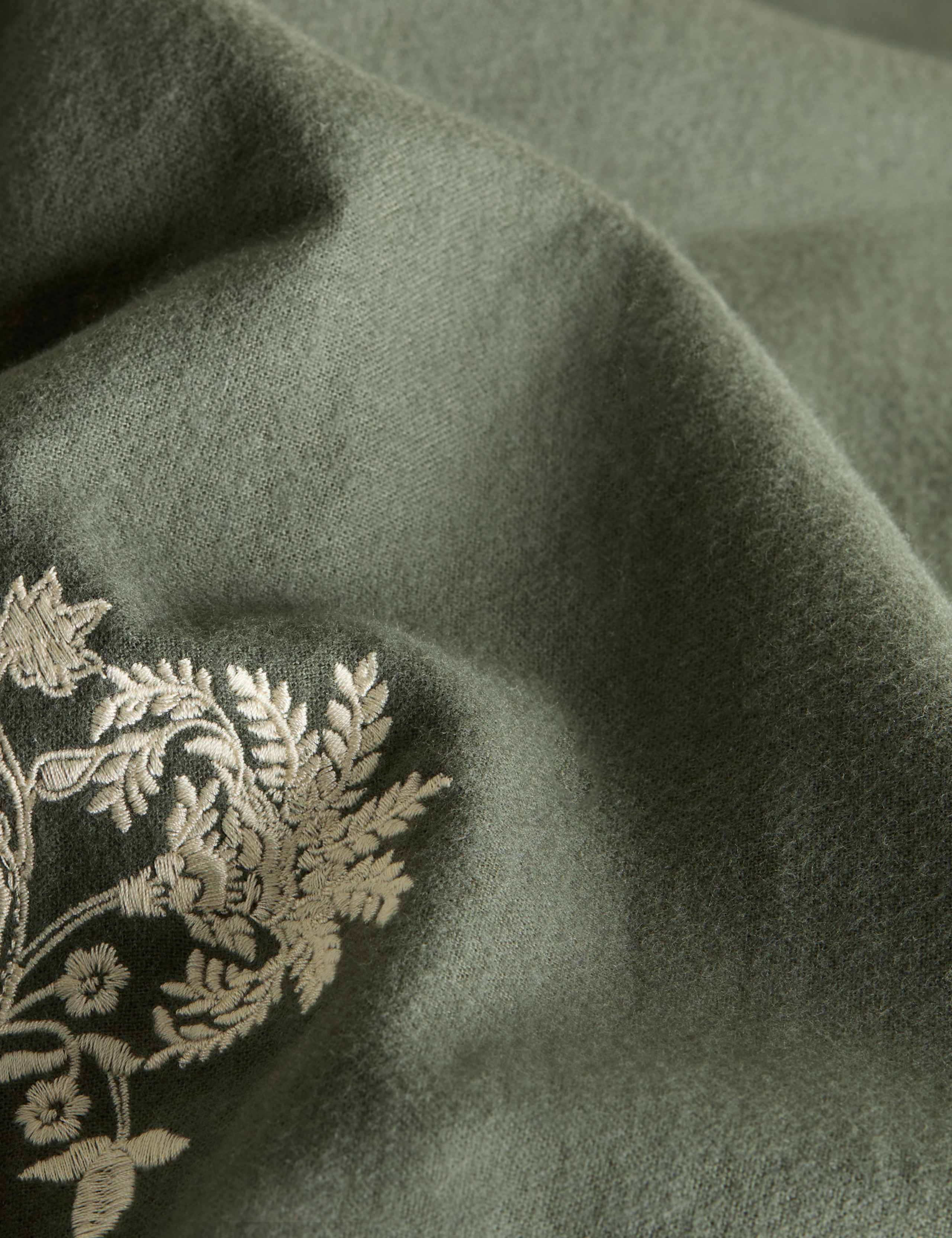 Pure Brushed Cotton Scallop Bedding Set 4 of 5