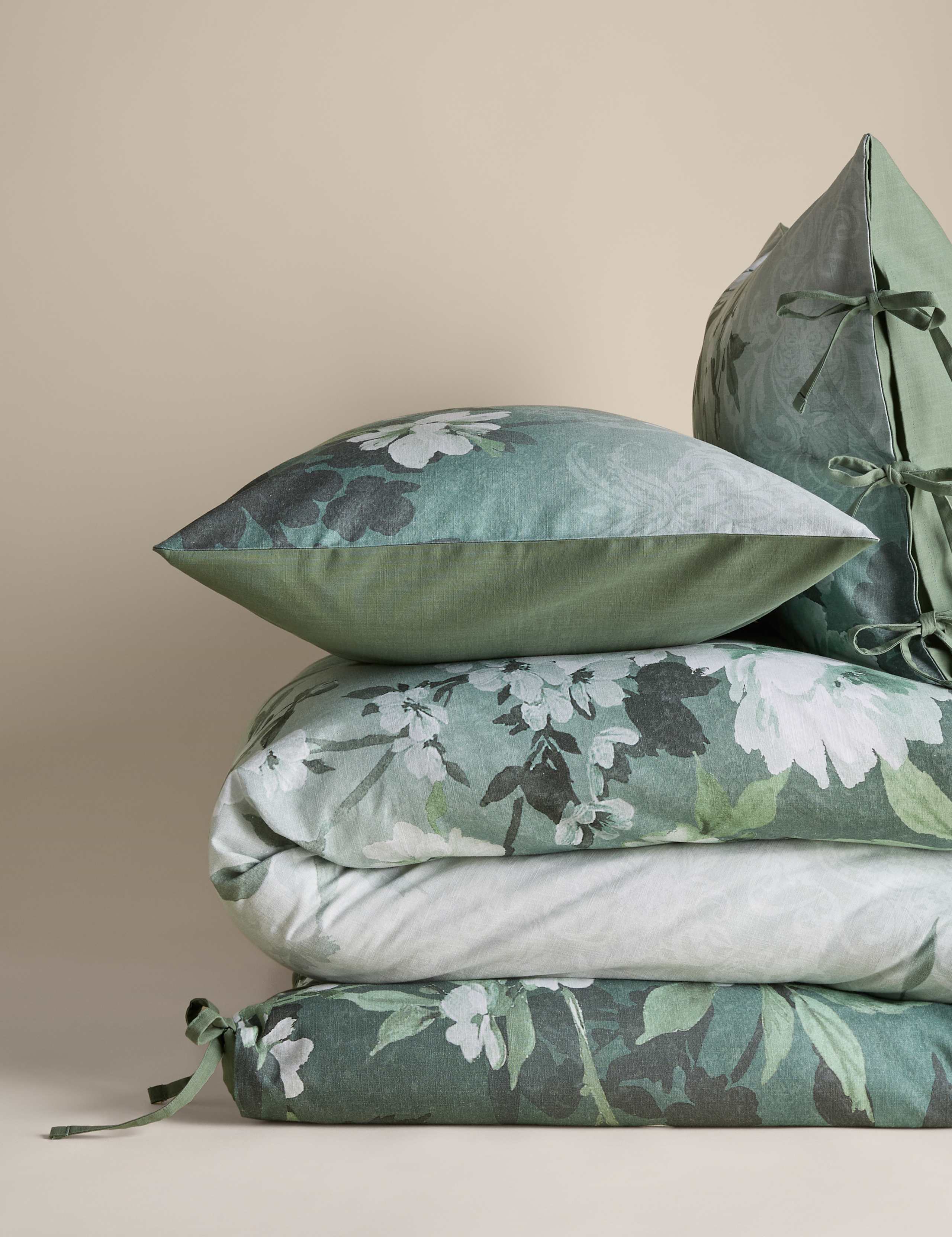 Pure Cotton Liliane Bloom Bedding Set 2 of 5