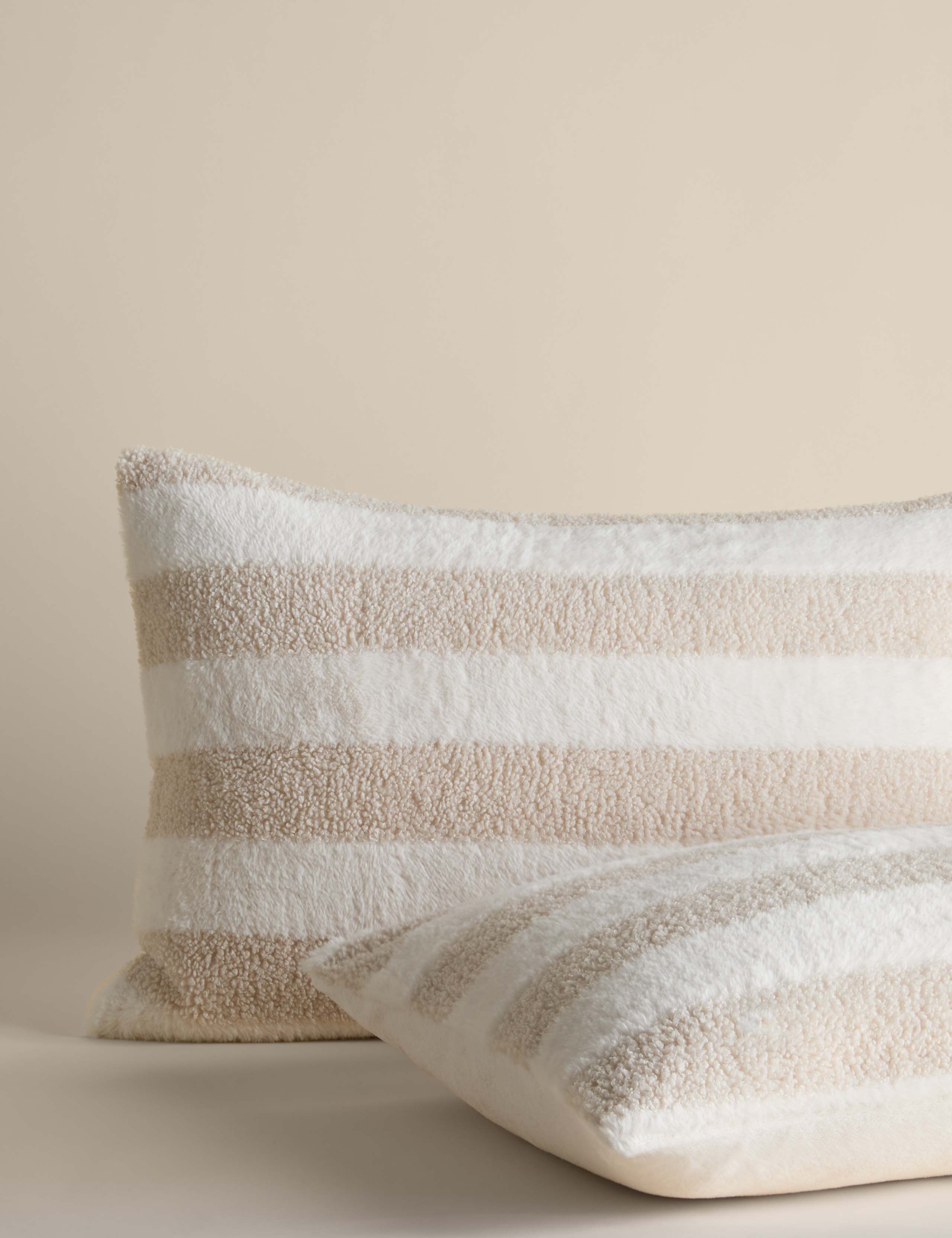 Borg And Fleece Striped Bedset 3 of 5