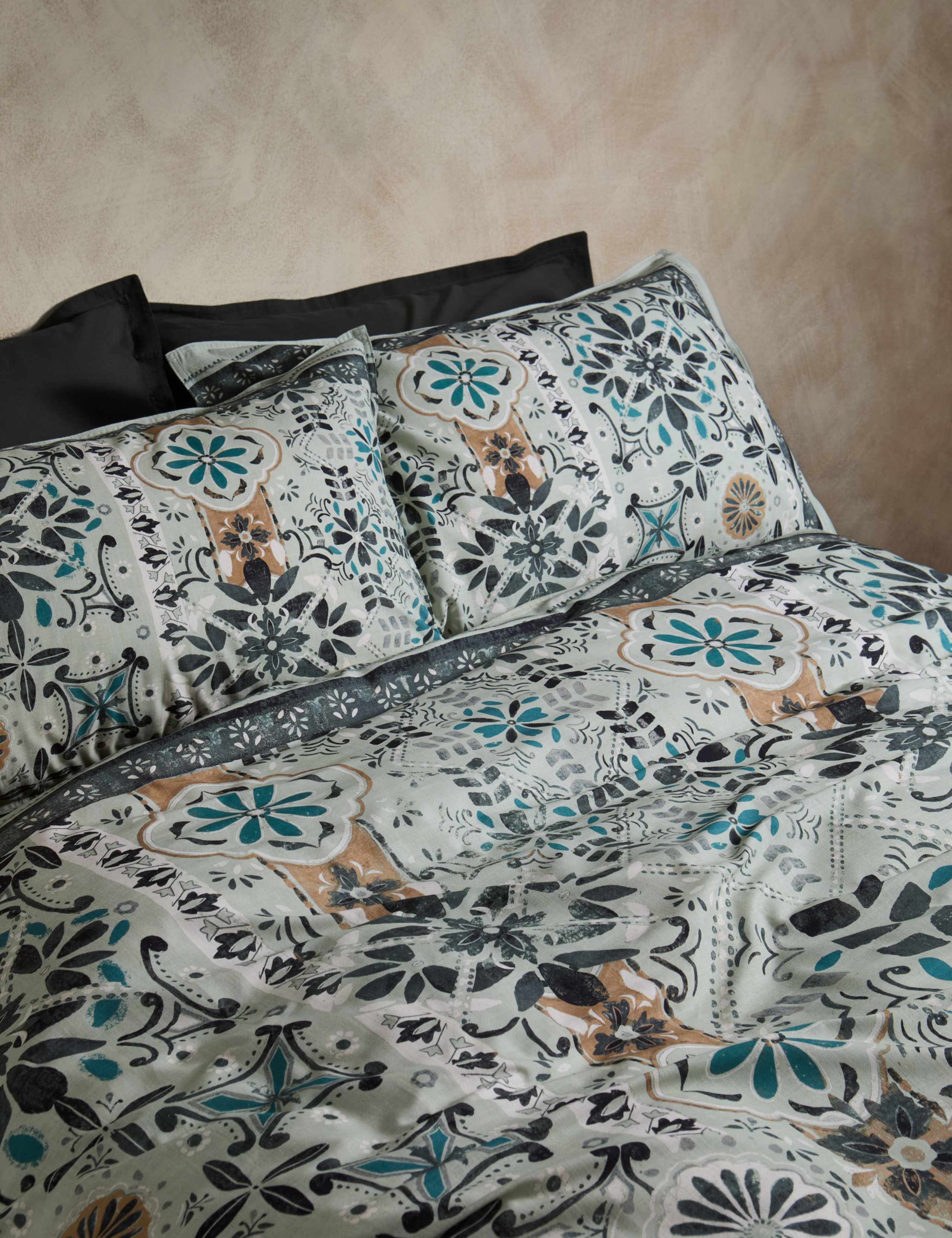 Pure Cotton Acapulco Salazar Bedding Set 1 of 5