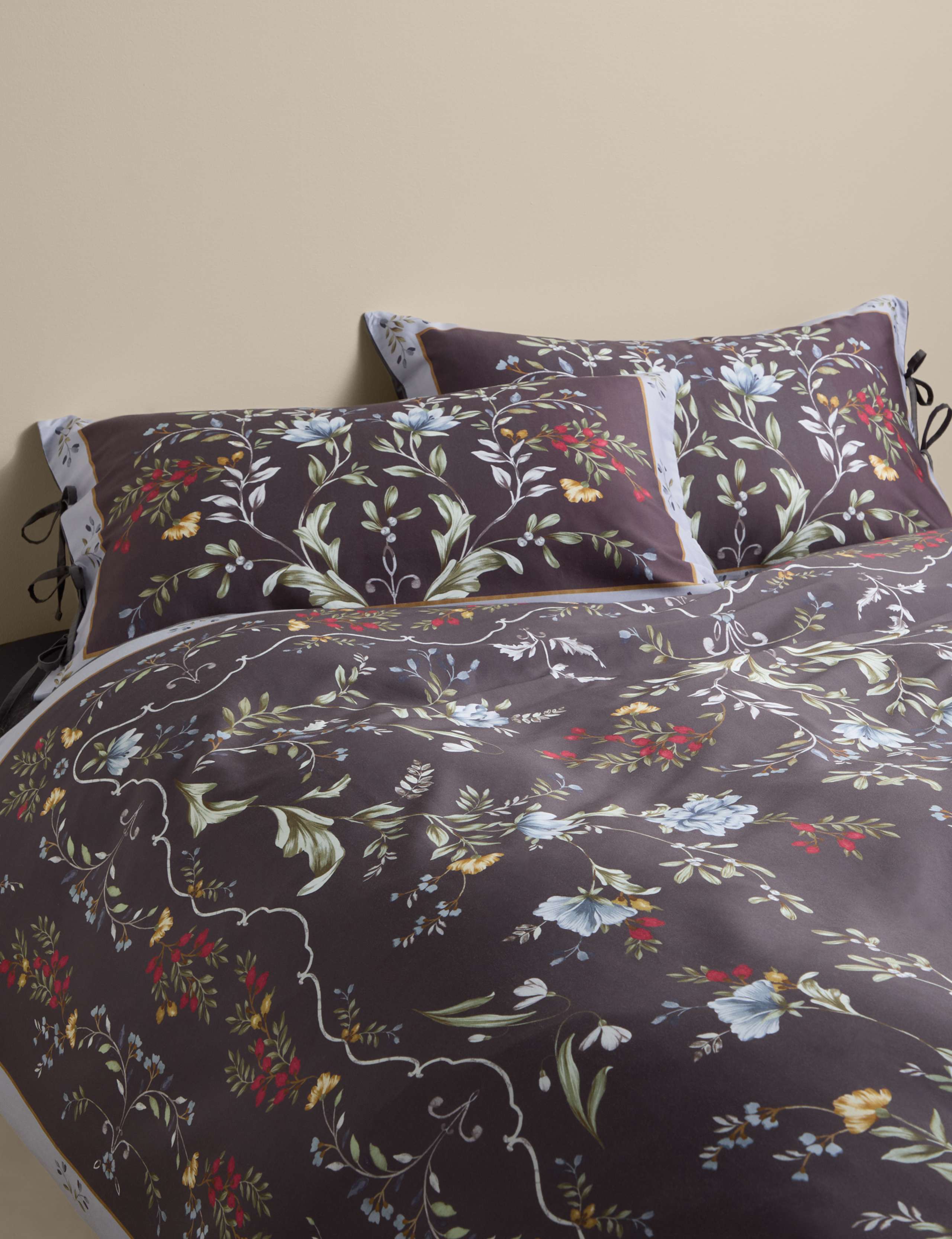 Sateen Winter Berry Print Bedding Set 1 of 5