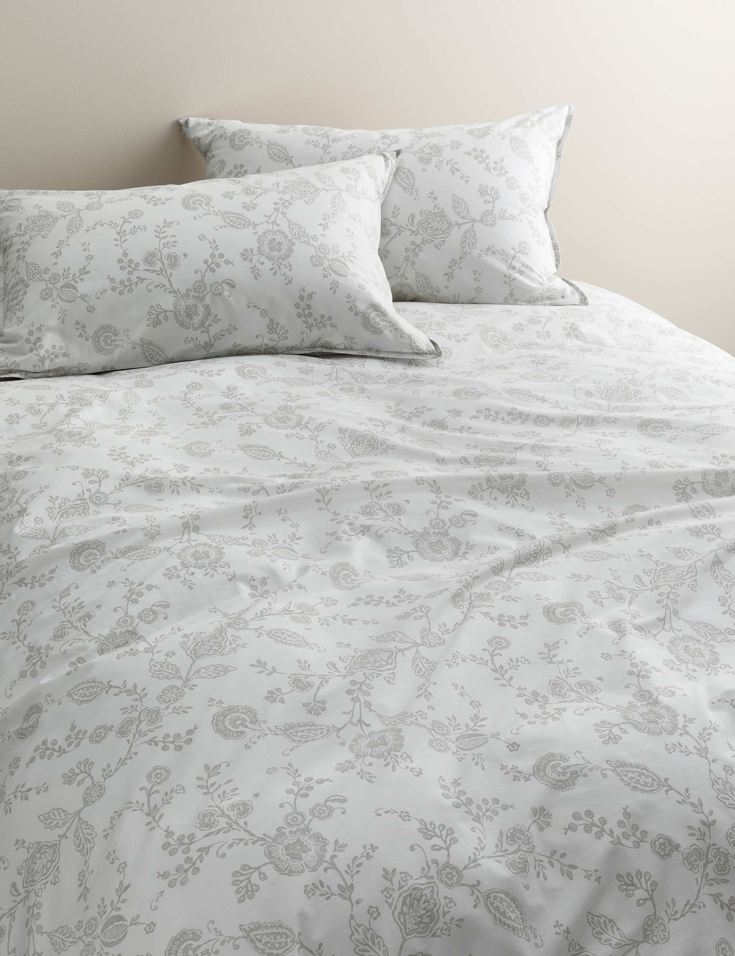 Cotton Rich Trailing Floral Bedding Set 1 of 6