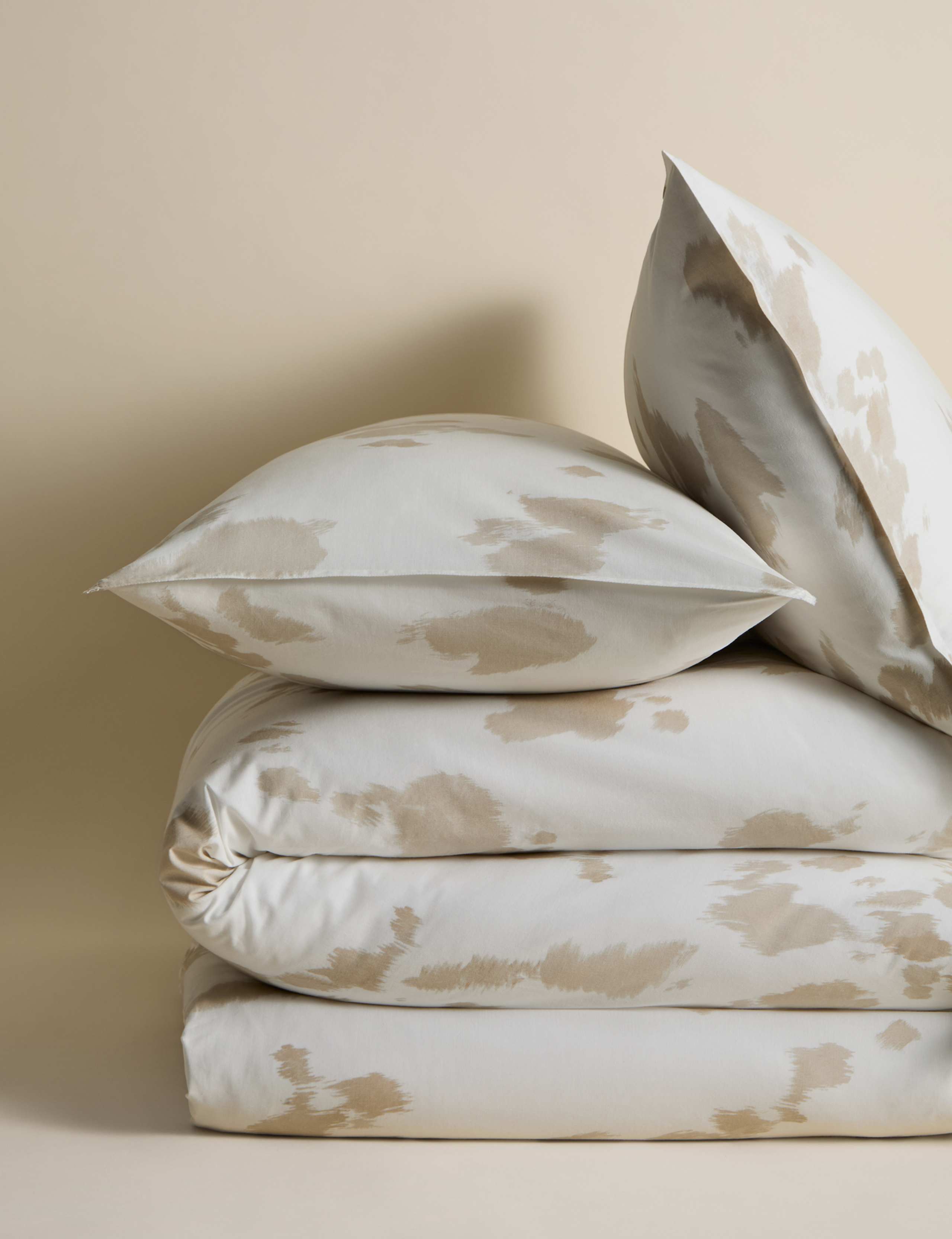 Cotton Rich Cow Print Bedding Set 1 of 4