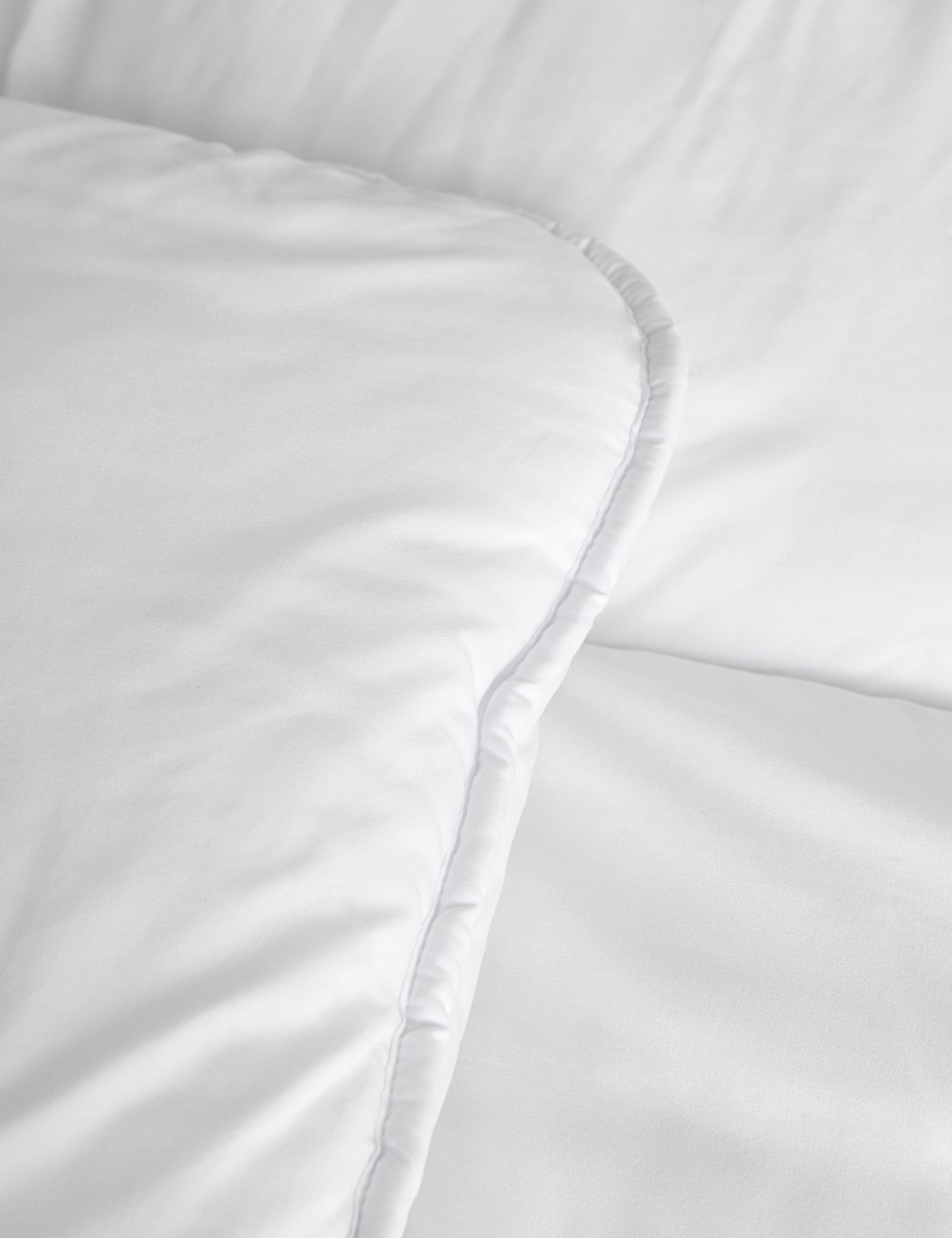 Everyday 13.5 Tog Duvet 4 of 5