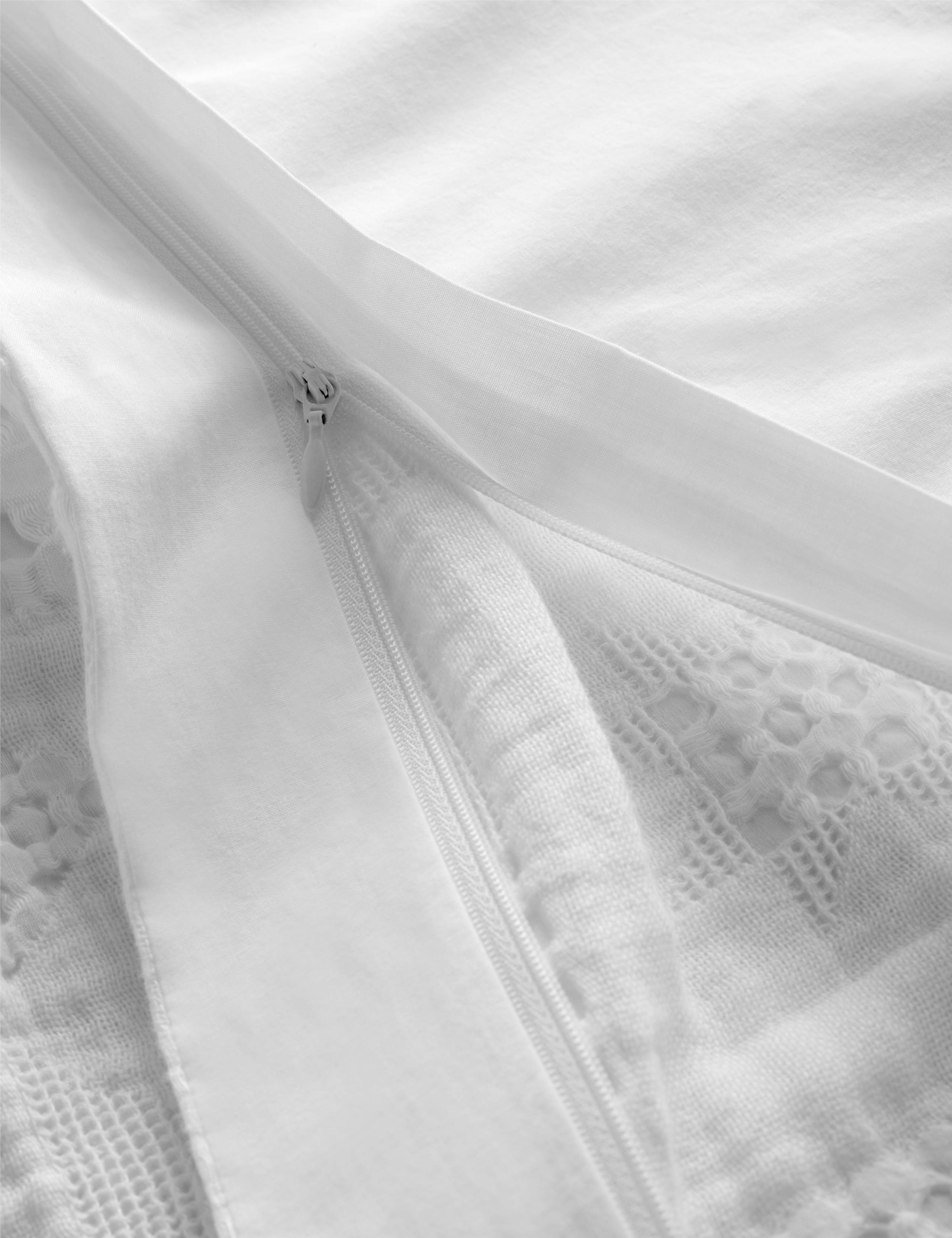 Pure Cotton Geometric Jacquard Bedding Set 5 of 5
