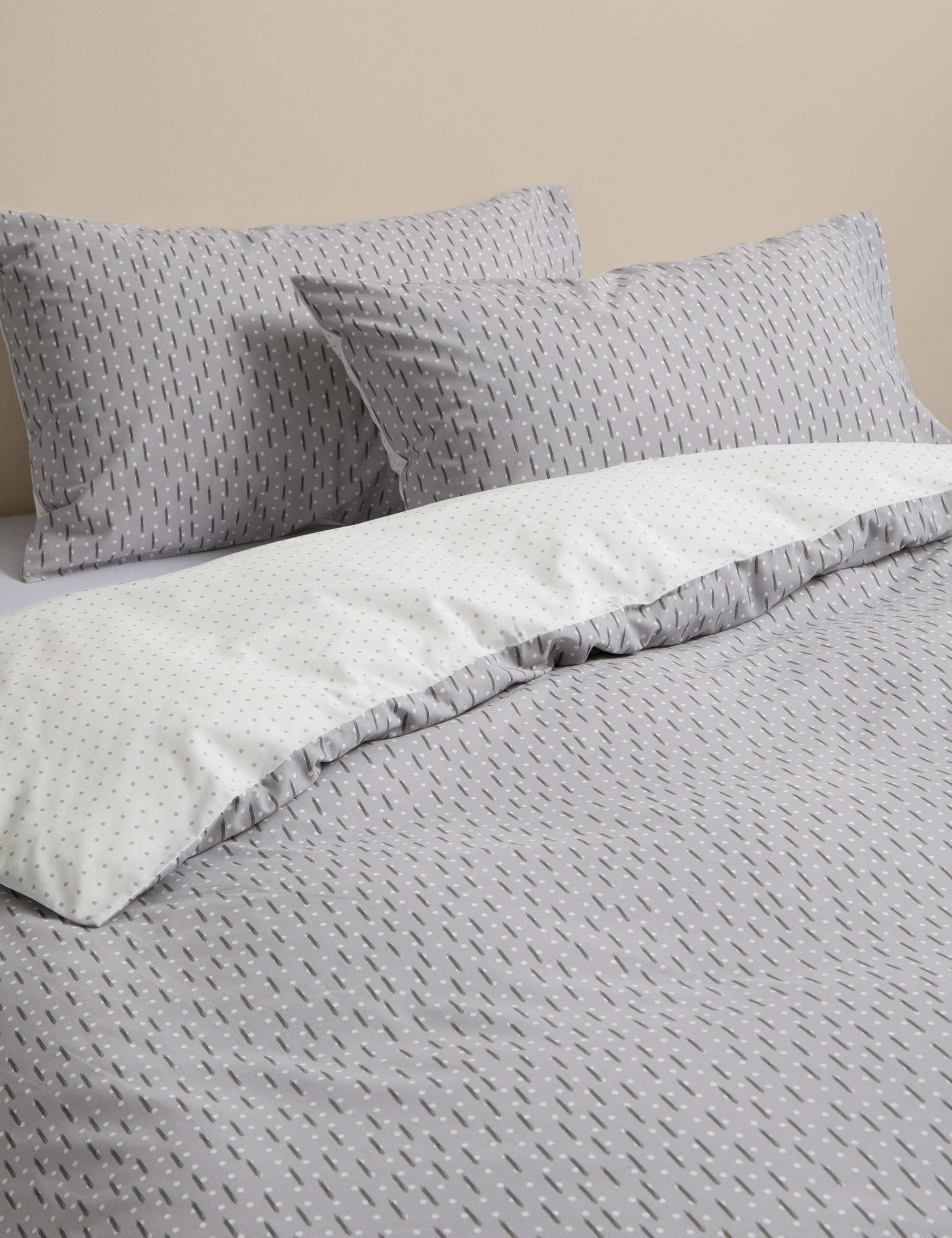 Cotton Blend Geometric Bedding Set 1 of 7