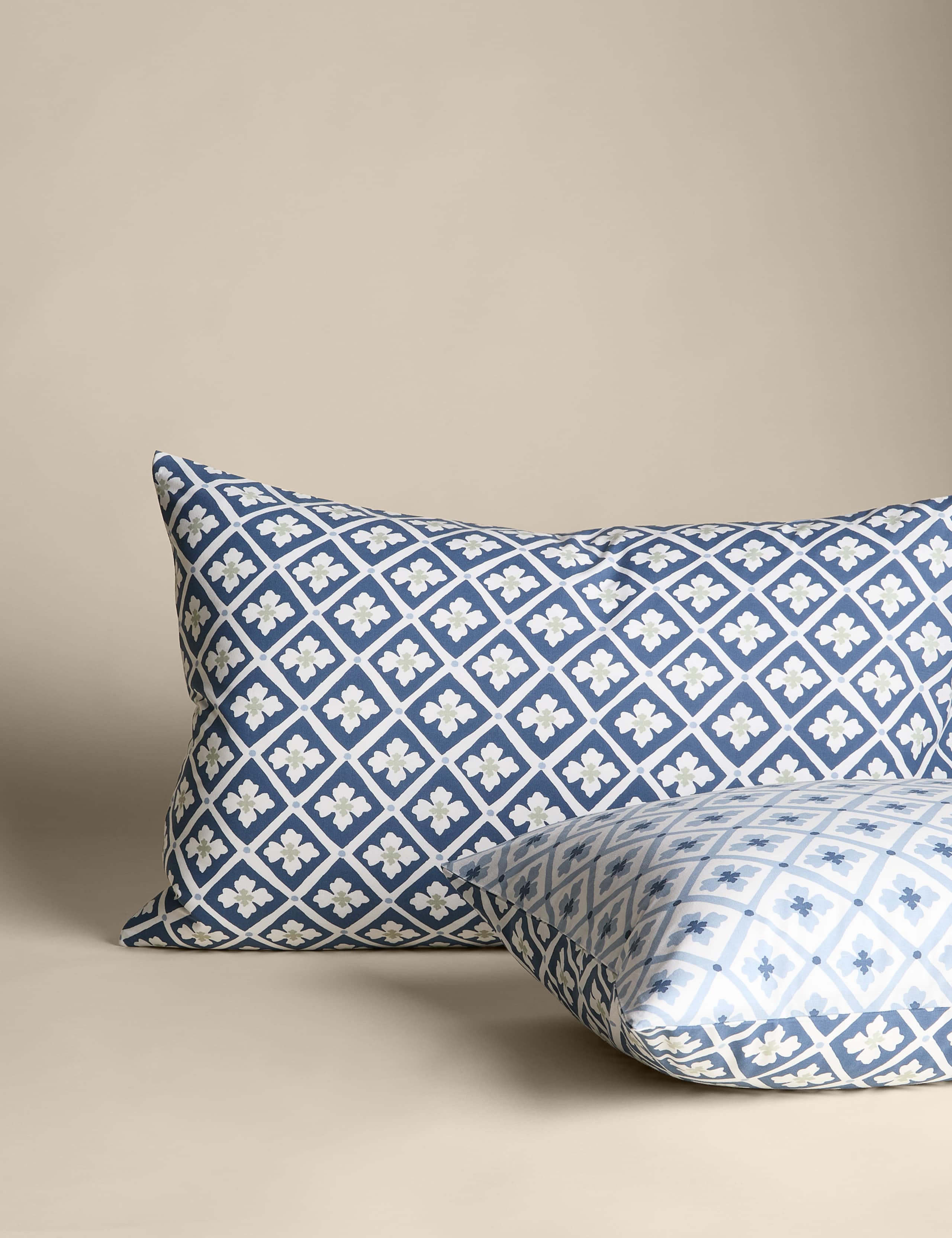 Cotton Blend Geometric Tile Bedding Set 3 of 6